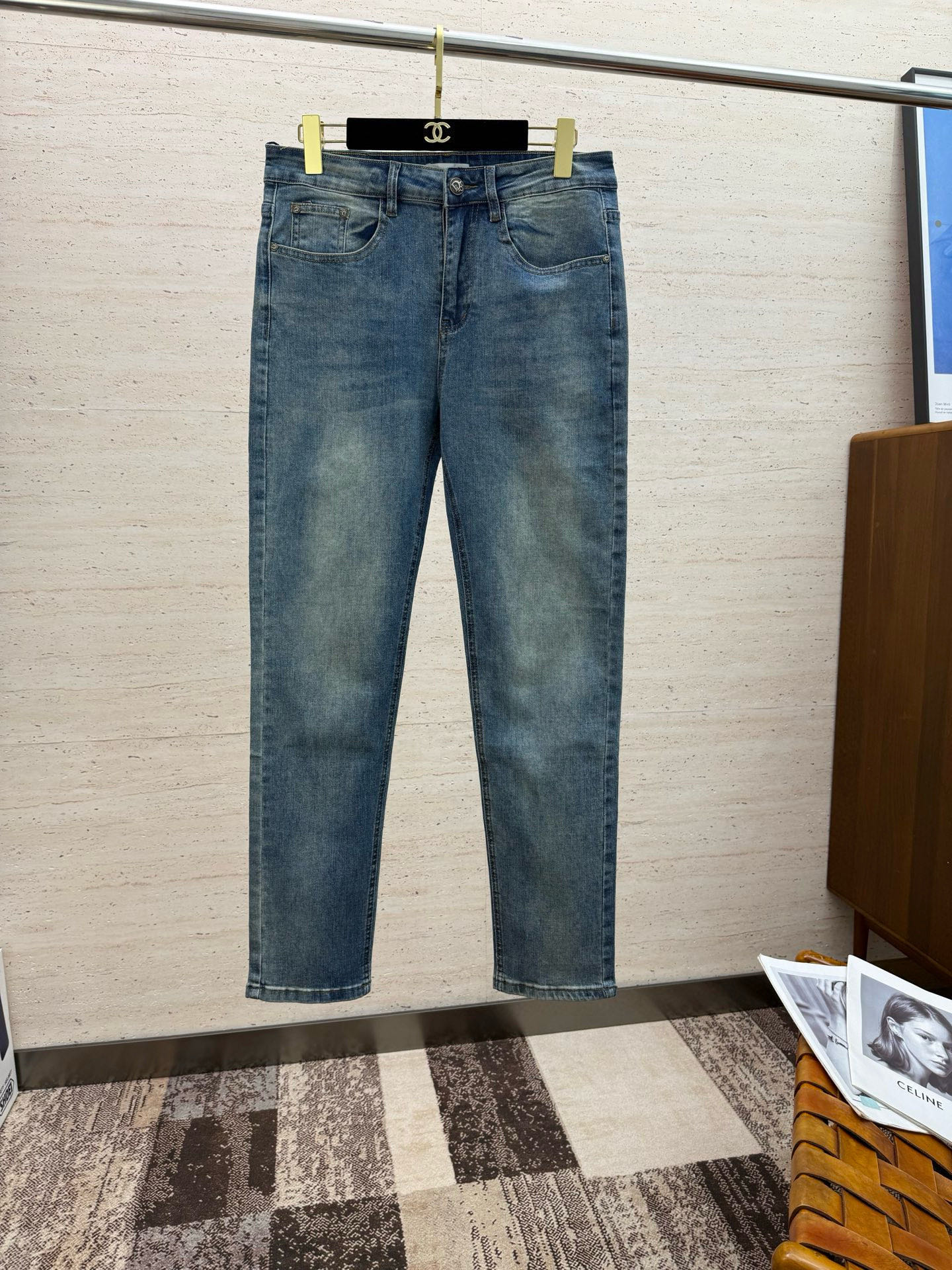 NO:522335,CD25S Spring and Autumn Men's Straight Jeans... Made of cotton denim fabric, soft texture without losing muscles and bones, dry and tough feel. Classic iconic embossed logo, soul-like embellishment. All indicators are top-quality, which naturally brings an excellent body feel!  !  Number of codes 29-38 35/37, jeans,alexander wang19860909CD25S春秋男士直筒牛仔裤…棉质牛仔面料打造 质地柔软又不失筋骨,手感干爽有韧性 经典的标志性浮雕徽标,灵魂般的点缀 各项指标皆为上品,自然带来极佳的上身体感！！码数29-38 35/37,,jeans,alexander wang,Men's clothing