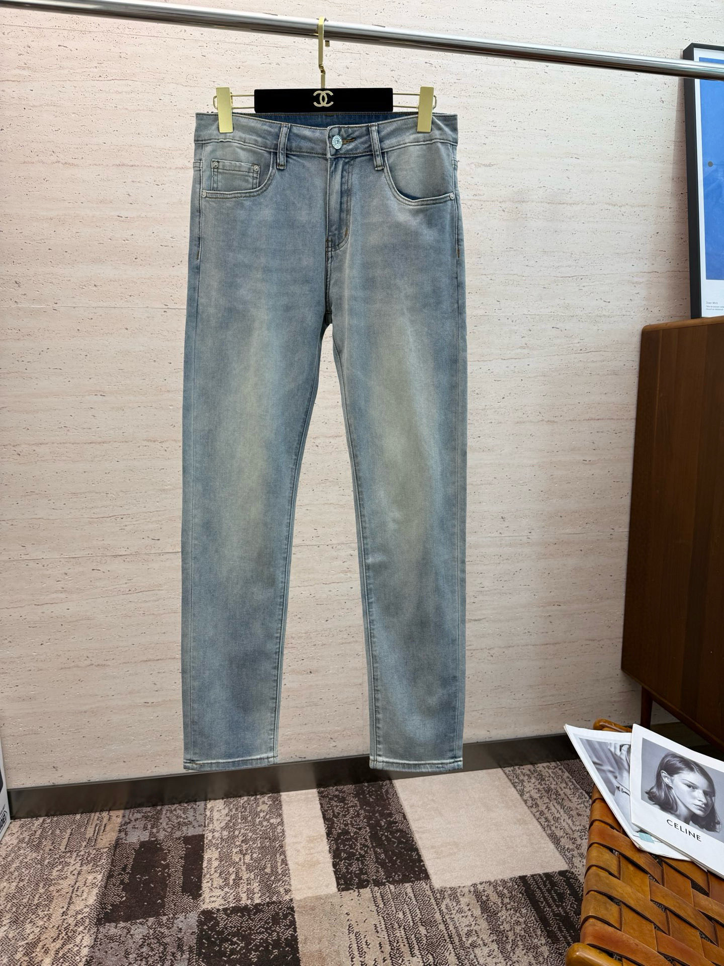 NO:522337,DG25S Spring and Autumn Men's Straight Jeans... Made of cotton denim fabric, soft texture without losing muscles and bones, dry and tough feel. Classic iconic relief logo, soul-like embellishment. All indicators are top-quality, which naturally brings an excellent body feel!  !  !  Number of codes 29-38 35/37, jeans,alexander wang19860909DG25S春秋男士直筒牛仔裤…棉质牛仔面料打造 质地柔软又不失筋骨,手感干爽有韧性 经典的标志性浮雕徽标,灵魂般的点缀 各项指标皆为上品,自然带来极佳的上身体感！！！码数29-38 35/37,,jeans,alexander wang,Men's clothing