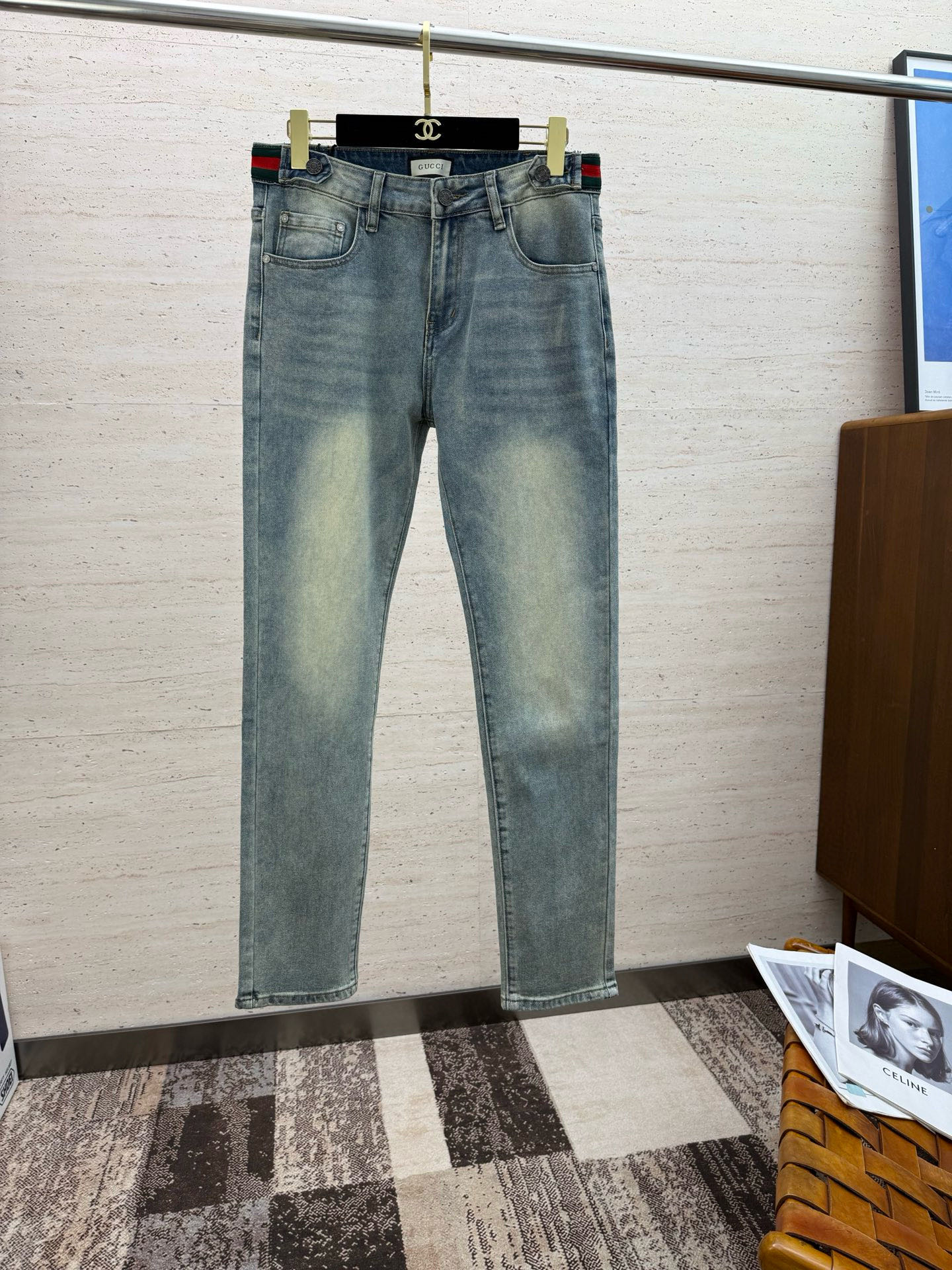 NO:522343,GU25S Spring and Autumn Men's Straight Jeans... Made of cotton denim fabric, soft texture without losing muscles and bones, dry and tough feel. Classic iconic embossed logo, soul-like embellishment. All indicators are top-quality, which naturally brings an excellent body feel!  !  !  ,code number 29-38 35/37, ,jeans,alexander wang19860909GU25S春秋男士直筒牛仔裤…棉质牛仔面料打造 质地柔软又不失筋骨,手感干爽有韧性 经典的标志性浮雕徽标,灵魂般的点缀 各项指标皆为上品,自然带来极佳的上身体感！！！,码数29-38 35/37,,jeans,alexander wang,Men's clothing