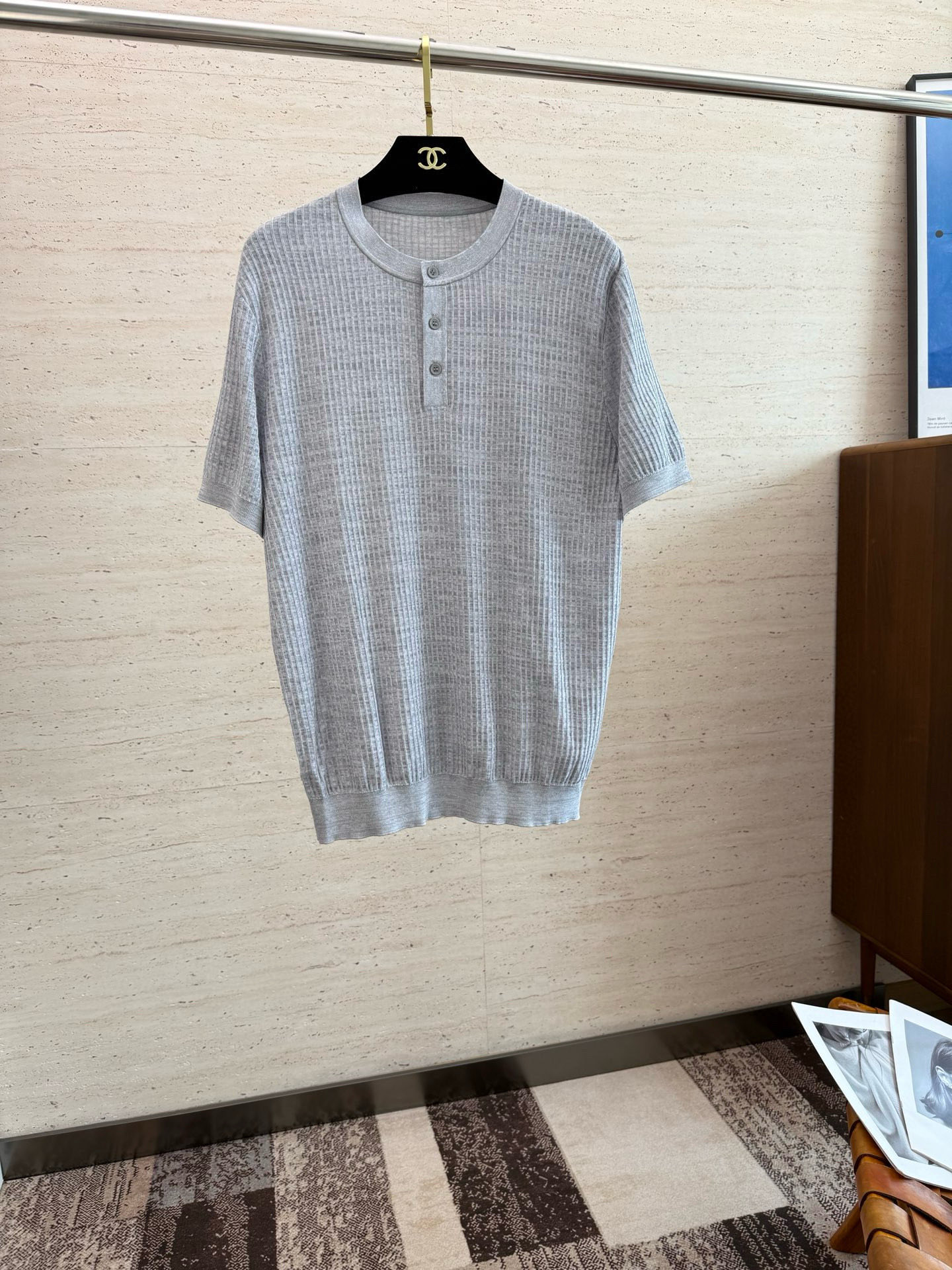 NO:522346,LP..2025 spring and summer casual knitted round neck short sleeves... Customized mulberry silk blended plain wool fabric. Fabric ingredients include mulberry silk 130-day silk 54 anti-pilled acrylic, firm and three-dimensional!  Code number M-4XL, loro piana, T-shirt, alexander wang19860909LP..2025春夏休闲针织圆领短袖……定制桑蚕丝混纺平纹毛织面料 面料成份含 桑蚕丝 130天丝54抗起球晴纶 紧实有立体 ！码数M-4XL,,loro piana,T-shirt,alexander wang,Men's clothing