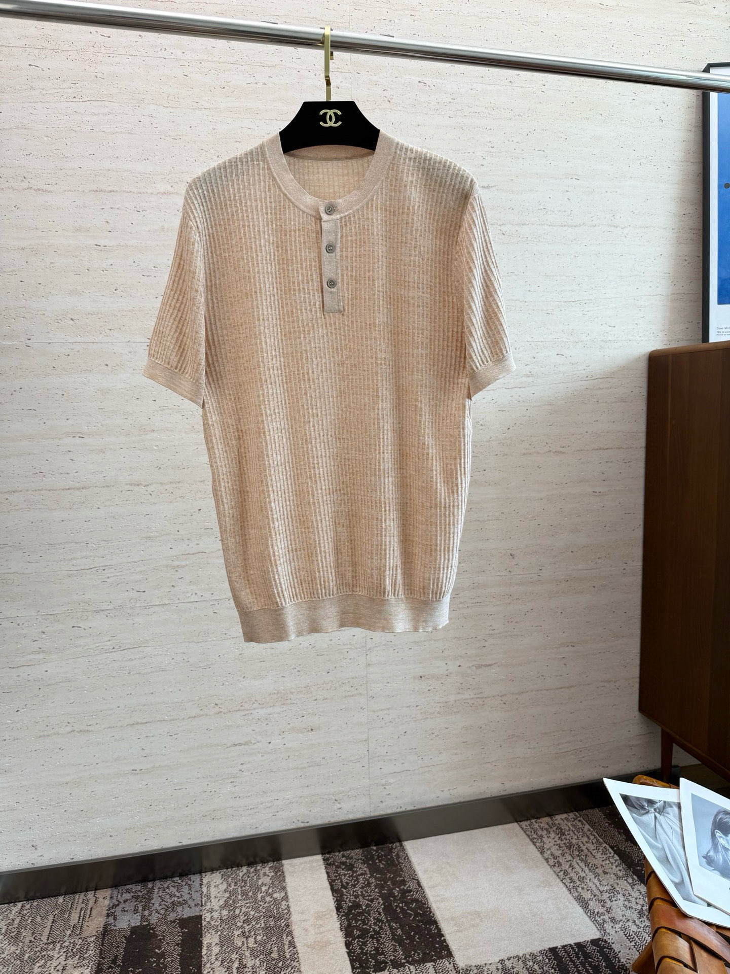 NO:522348,LP..2025 spring and summer casual knitted round neck short sleeves... Customized mulberry silk blended plain wool fabric. Fabric ingredients include mulberry silk 130-day silk 54 anti-pilled acrylic, firm and three-dimensional!  !  Code number M-4XL, loro piana, T-shirt, alexander wang19860909LP..2025春夏休闲针织圆领短袖……定制桑蚕丝混纺平纹毛织面料 面料成份含 桑蚕丝 130天丝54抗起球晴纶 紧实有立体 ！！码数M-4XL,,loro piana,T-shirt,alexander wang,Men's clothing