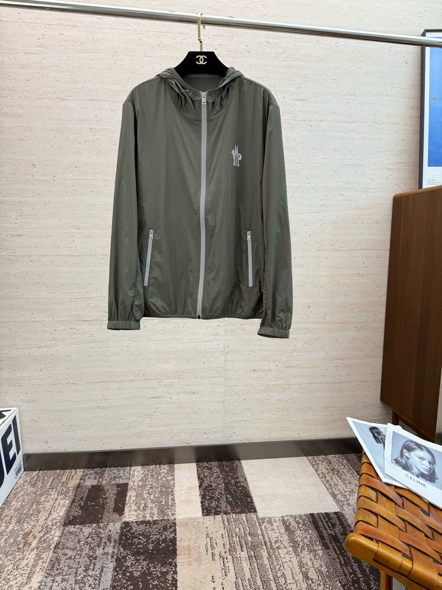 NO:522358,MON25S new men's hooded jacket...a top-notch item that is absolutely heavy-industrial, with a classic color wardrobe infused with modern innovation.... It has a very high-end texture, very practical and very scratchy!  Code number M-3XL, Jackets & coats,hats,alexander wang19860909MON25S新款男士连帽外套........一款绝对重工的顶级单品,颜色经典衣橱注入现代新意.......非常高档次的质地,,实穿性极高 挺刮性极好！码数M-3XL,,jackets & coats,hats,alexander wang,Men's clothing