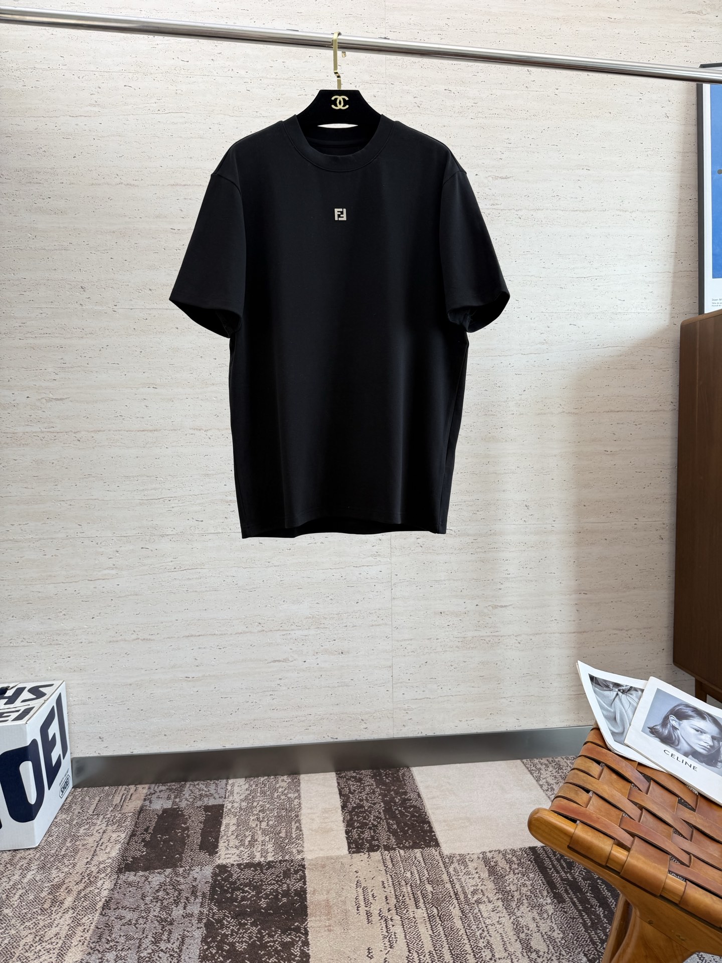 NO:529971,FEND25S autumn men's round neck short sleeves are very amazing, made of pure cotton fabrics, with superior breathability and warmth. Even if you wear them close to them, you will not feel thorny. The comfort level is definitely beyond your imagination. You will understand it when you get the actual product!  !  !  Code number M-3XL, fendi, T-shirt, alexander wang19860909FEND25S秋季男士圆领短袖,十分惊艳,客供纯棉面料打造 拥有优越的透气性与保暖性,即便是贴身穿着也不会有扎刺感可言,舒适程度绝对超乎你的想象,实物到手你就会懂得！！！码数M-3XL,,fendi,T-shirt,alexander wang,Men's clothing