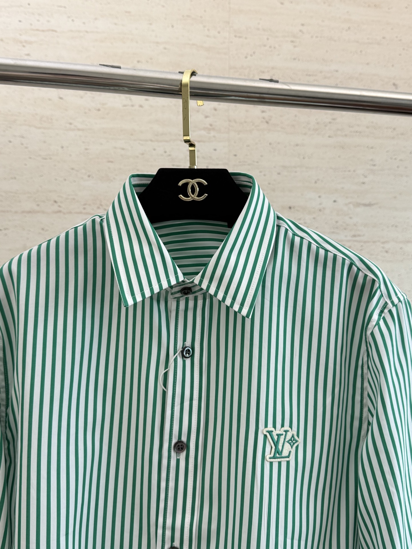 新款 🔥🔥LV25SS早秋男士条纹长袖衬衫......客供棉质面料 密度高触感丝滑细腻 贴身舒适度与透气