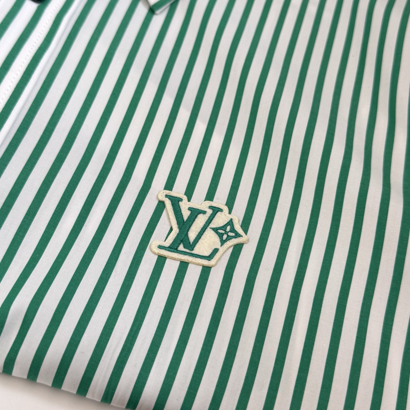 新款 🔥🔥LV25SS早秋男士条纹长袖衬衫......客供棉质面料 密度高触感丝滑细腻 贴身舒适度与透气