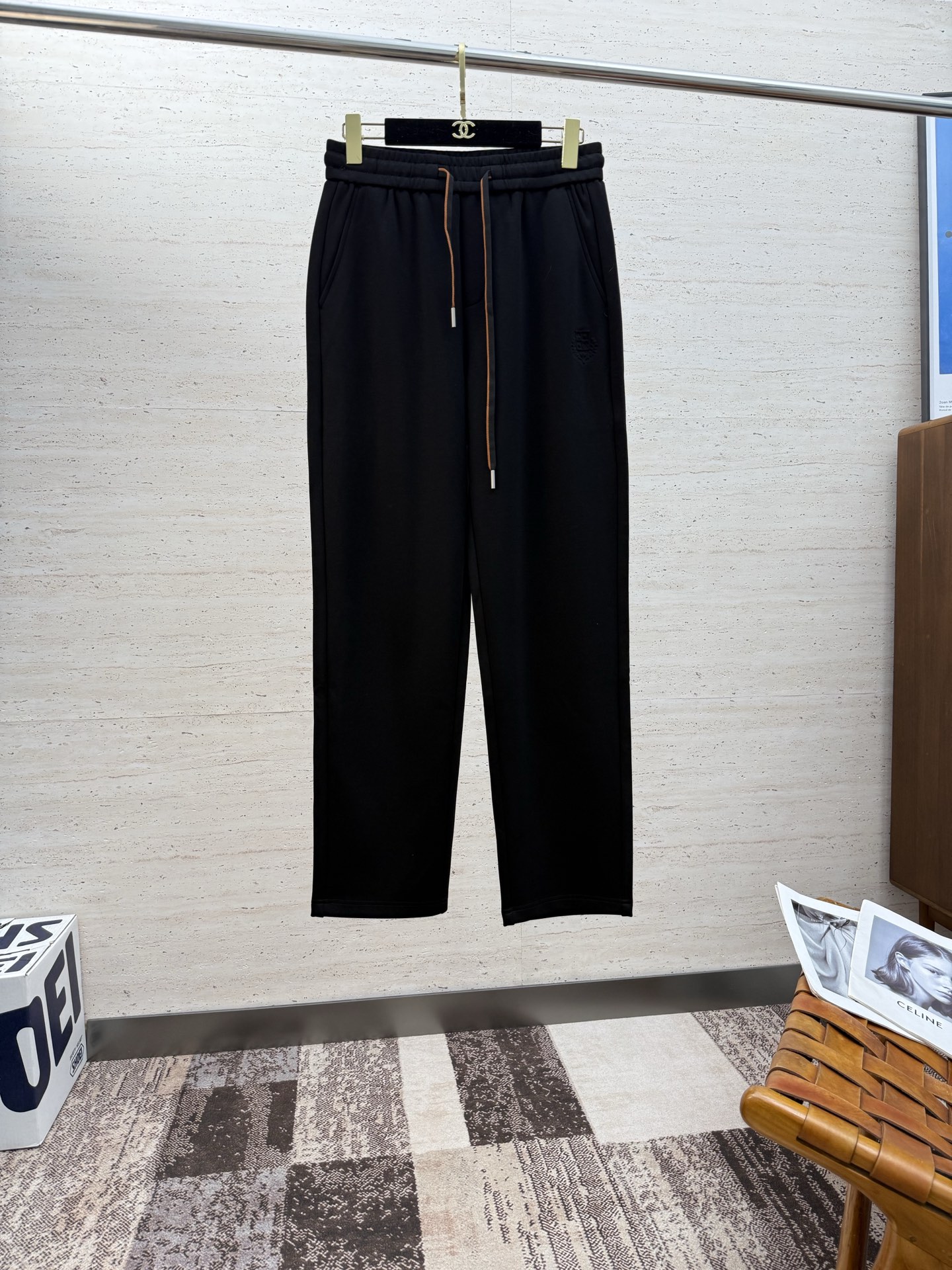 NO:529986,LP.25S autumn and winter men's drawstring casual pants, the latest top body style is invincible!  One that can be seen with your eyes closed. This style of pants is very versatile, elastic waist, and daily work. You can wear it in outdoor sports. It is a perfect combination of fashion and leisure and outdoor sports, so it is your best choice whether you wear it normally or outdoors. Size: 29-38, loro piano, alexander wang19860909LP.25S秋冬男士抽绳休闲裤 最新款上身版型无敌正！绝对可以闭眼收的一款,此款裤子非常百搭,弹力腰围,日常上班 户外运动都可以穿着,是时尚休闲与户外运动的完美结合,所以无论您平时穿或者户外穿都是您的最佳选择 尺码:29-38,,loro piana,alexander wang,Men's clothing