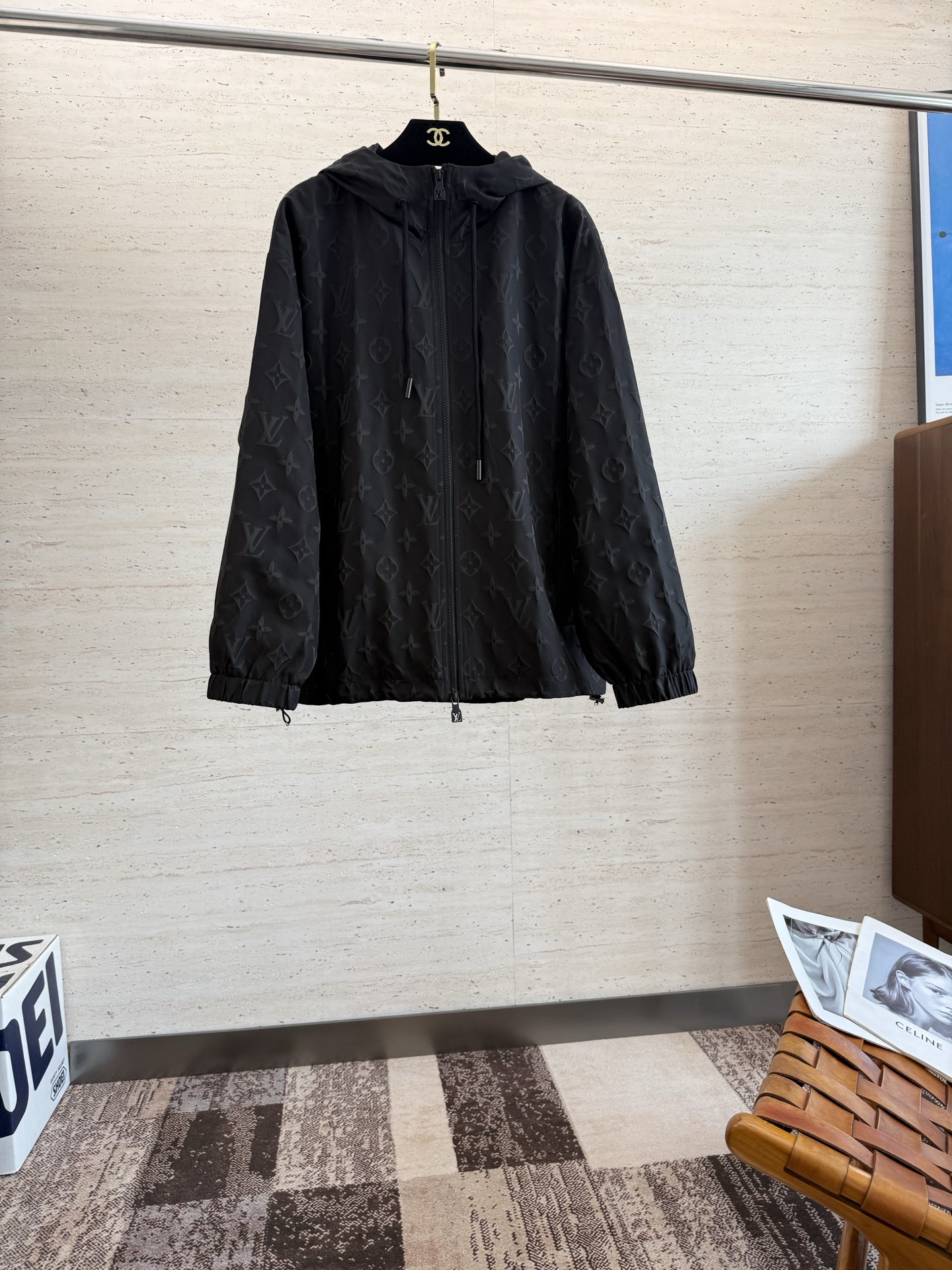 NO:529965,LV25S autumn new men's hooded jacket...a top-notch item that is absolutely heavy-industrial, the classic color wardrobe infuses modern and innovative.... It has a very high-end texture, extremely practical and very scratchy!  !  !  Count 48-56, louis vuitton, jackets & coats,hats,alexander wang19860909LV25S秋季新款男士连帽外套........一款绝对重工的顶级单品,颜色经典衣橱注入现代新意.......非常高档次的质地,实穿性极高 挺刮性极好！！！码数48-56,,louis vuitton,jackets & coats,hats,alexander wang,Men's clothing