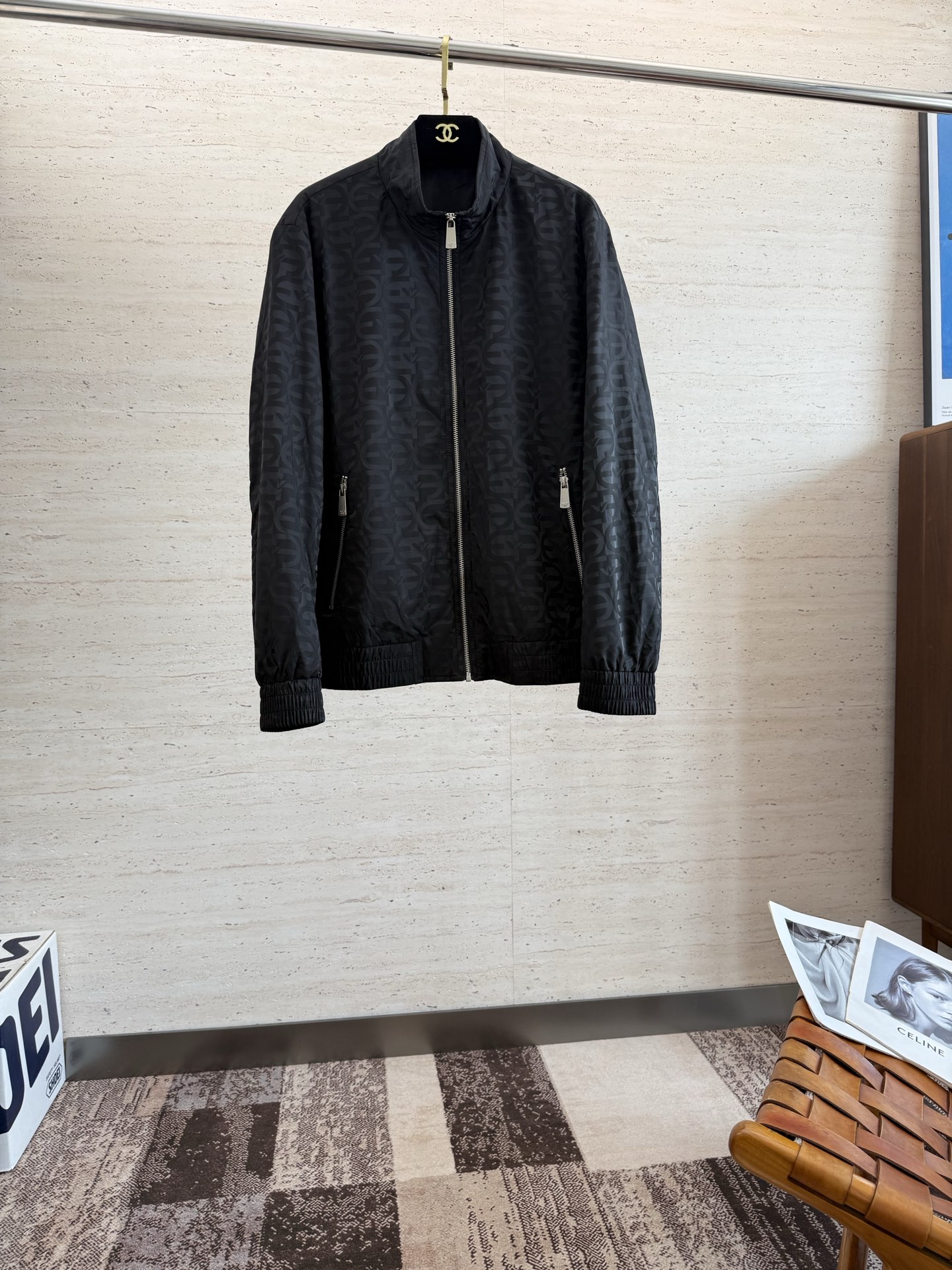 NO:529968,EA25S new men's stand-up collar jacket...a top-notch item that is absolutely heavy-industrial, classic color wardrobe infused with modern innovation.... It has a very high-end texture, very high practical wearability, very good scraping... 48-56,,jackets & coats,jackets & coats,alexander wang19860909EA25S新款男士立领夹克外套........一款绝对重工的顶级单品,颜色经典衣橱注入现代新意.......非常高档次的质地,实穿性极高 挺刮性极好..码数48-56,,jackets & coats,jackets & coats,alexander wang,Men's clothing