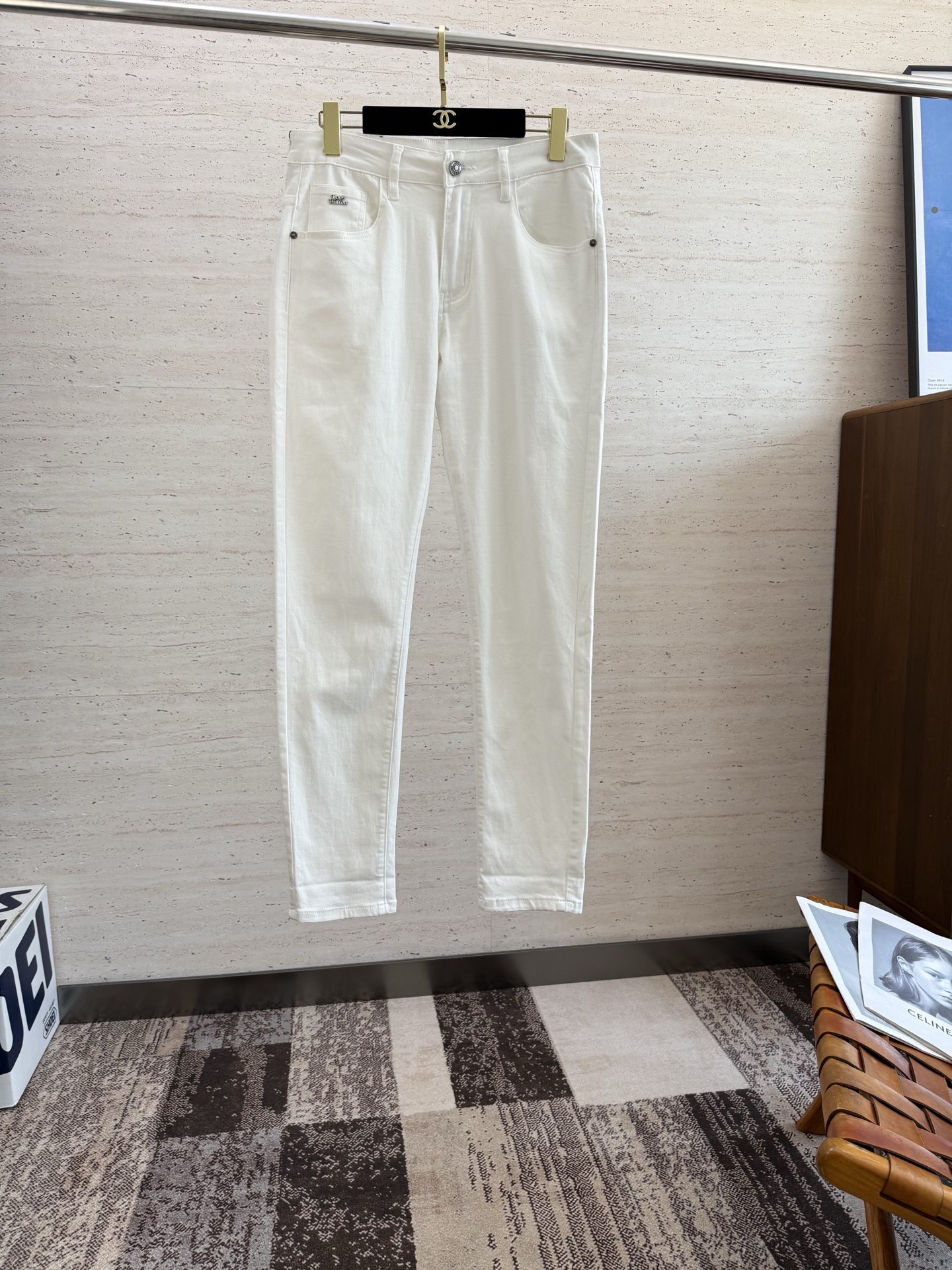 NO:529979,LV25S Spring and Autumn Men's Straight Wide-Legged Jeans Made of Cotton denim fabric, soft texture without losing muscles and bones, dry and tough feel. Classic iconic relief logo, soul-like embellishment. All indicators are top-quality, which naturally brings an excellent body feel!  !  !  Count 29-3835 37, louis vuitton,jeans,alexander wang19860909LV25S春秋男士直筒阔腿牛仔裤 棉质牛仔面料打造 质地柔软又不失筋骨,手感干爽有韧性 经典的标志性浮雕徽标,灵魂般的点缀 各项指标皆为上品,自然带来极佳的上身体感！！！码数29-3835 37,,louis vuitton,jeans,alexander wang,Men's clothing