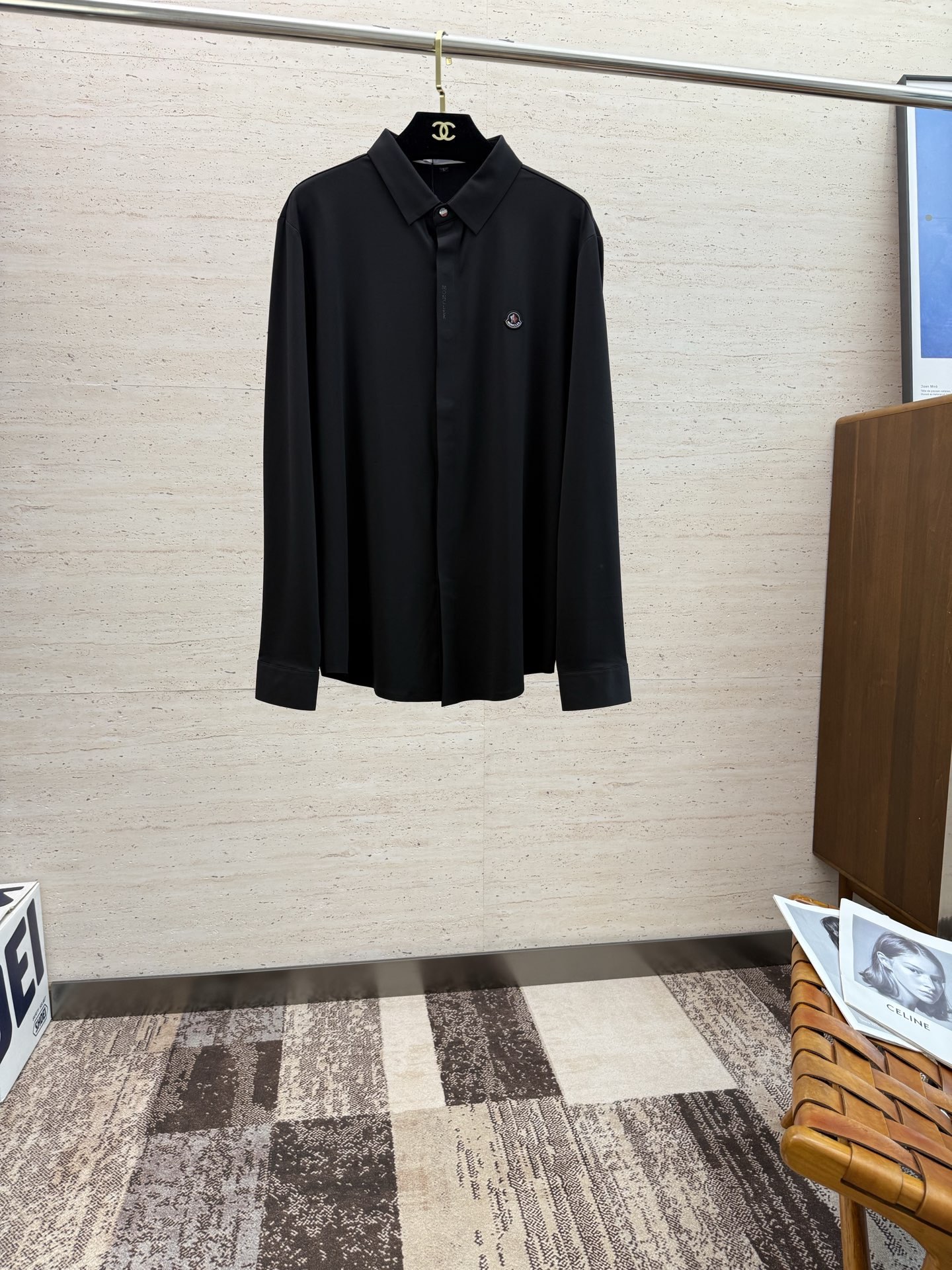 NO:529956,MON25SS men's long-sleeved shirt for early autumn... Customer-supplied cotton fabric, high density, silky and delicate touch, excellent close-fitting comfort and breathability, can accompany you to calmly deal with the four seasons of clothing... The classic LOGO body gives a new artistic conception... The basic combination of style cuts, the style is hard and upright, and the upper body is elegant and extraordinary, and it is effortless for daily business and casual matching!  !  !  Code number M-4XL,shirts,alexander wang19860909MON25SS早秋男士长袖衬衫......客供棉质面料 密度高触感丝滑细腻 贴身舒适度与透气性都相当出色,能够伴你从容的应对四季穿着搭配.....衣身经典LOGO,给予全新意境遐想.......基础合体的版型裁剪,版型筋骨硬挺立正,上身气质儒雅不凡,对于日常商务休闲搭配不费吹灰之力！！！码数 M-4XL,,shirts,alexander wang,Men's clothing