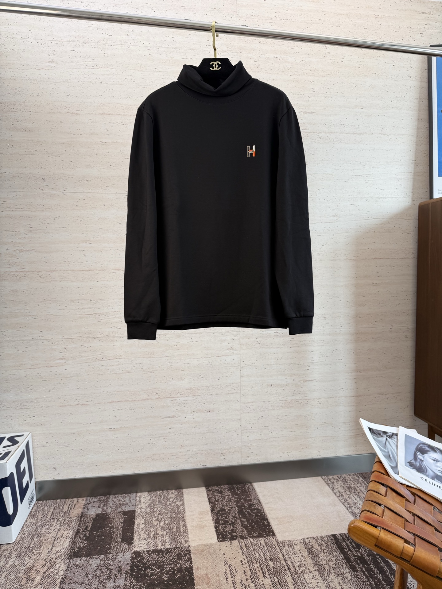 NO:532076,HER25SS men's turtleneck long-sleeved sweatshirt in autumn and winter......Community versatile style, not only does it require simple styles and styles, but more importantly, its fabric texture can conquer the public and become a popular hot item!  Customer-supplied cotton creates a dense and skin-friendly touch, and secondly, both crisp and draped feel are excellent. The actual product instantly gives you the desire to buy back!  !  !  Code number M-3XL, hoodie, sweatshirts, alexander wang19860909HER25SS秋冬男士高领长袖卫衣.......通勤百搭款,不仅需要样式版型简洁 更重要是它的面料质感才能征服大众成为炙手可热的热门单品！客供棉质打造 绵密亲肤的触感,其次挺括感与垂坠感都相当出色,实物到手瞬间让你有无限回购的渴望！！！码数M-3XL,,hoodie,sweatshirts,alexander wang,Men's clothing