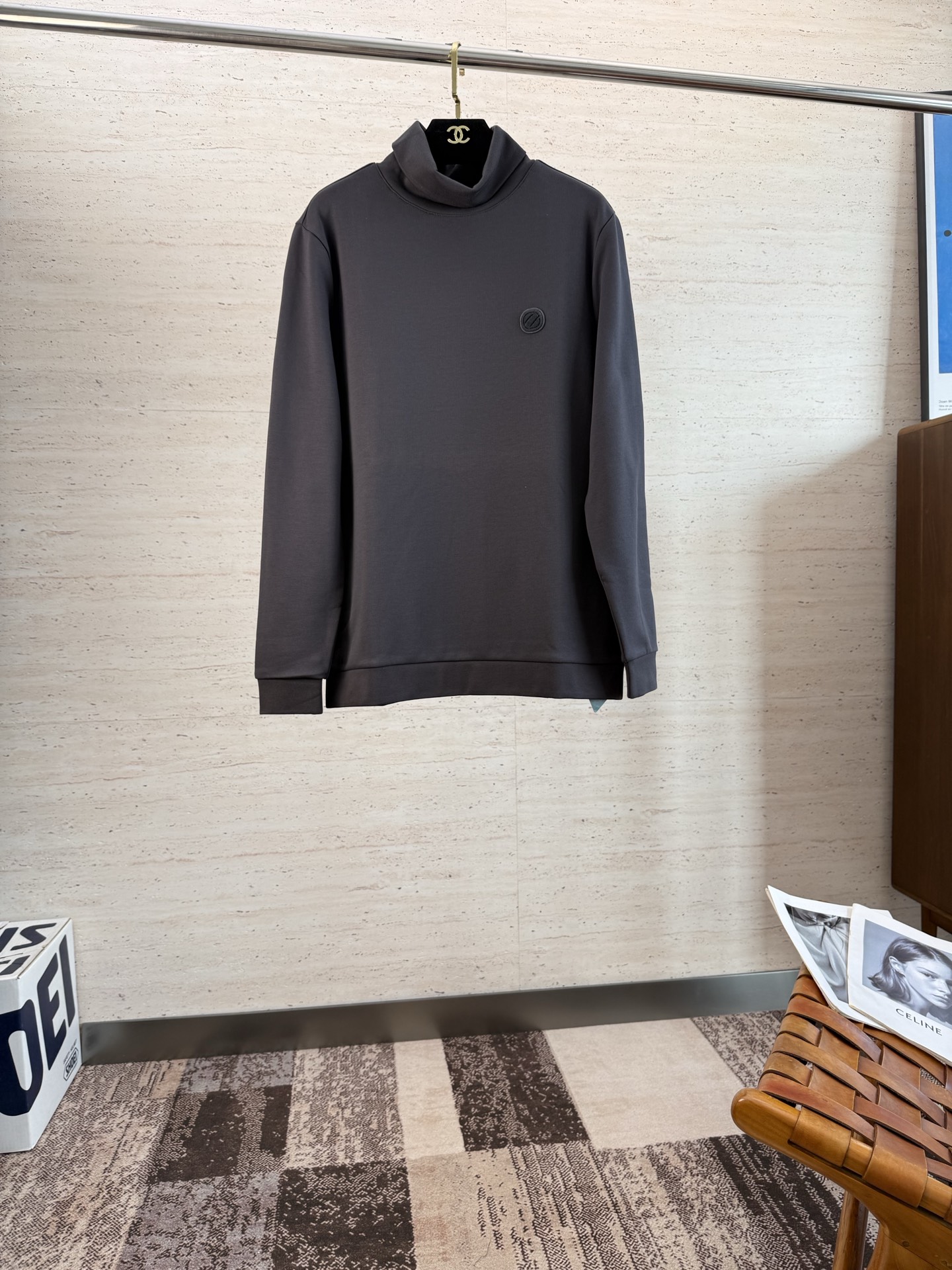 NO:532061,ZZ 25SS men's turtleneck long-sleeved sweatshirt in autumn and winter......Community versatile style, not only does it require a simple style, but more importantly, its fabric texture can conquer the public and become a popular hot item!  Customer-supplied cotton creates a dense and skin-friendly touch, and secondly, both crisp and draped feel are excellent. The actual product instantly gives you the desire to buy back!  !  !  Code number M-3XL, hoodie, sweatshirts, alexander wang19860909ZZ 25SS秋冬男士高领长袖卫衣.......通勤百搭款,不仅需要样式版型简洁 更重要是它的面料质感才能征服大众成为炙手可热的热门单品！客供棉质打造 绵密亲肤的触感,其次挺括感与垂坠感都相当出色,实物到手瞬间让你有无限回购的渴望！！！码数M-3XL,,hoodie,sweatshirts,alexander wang,Men's clothing