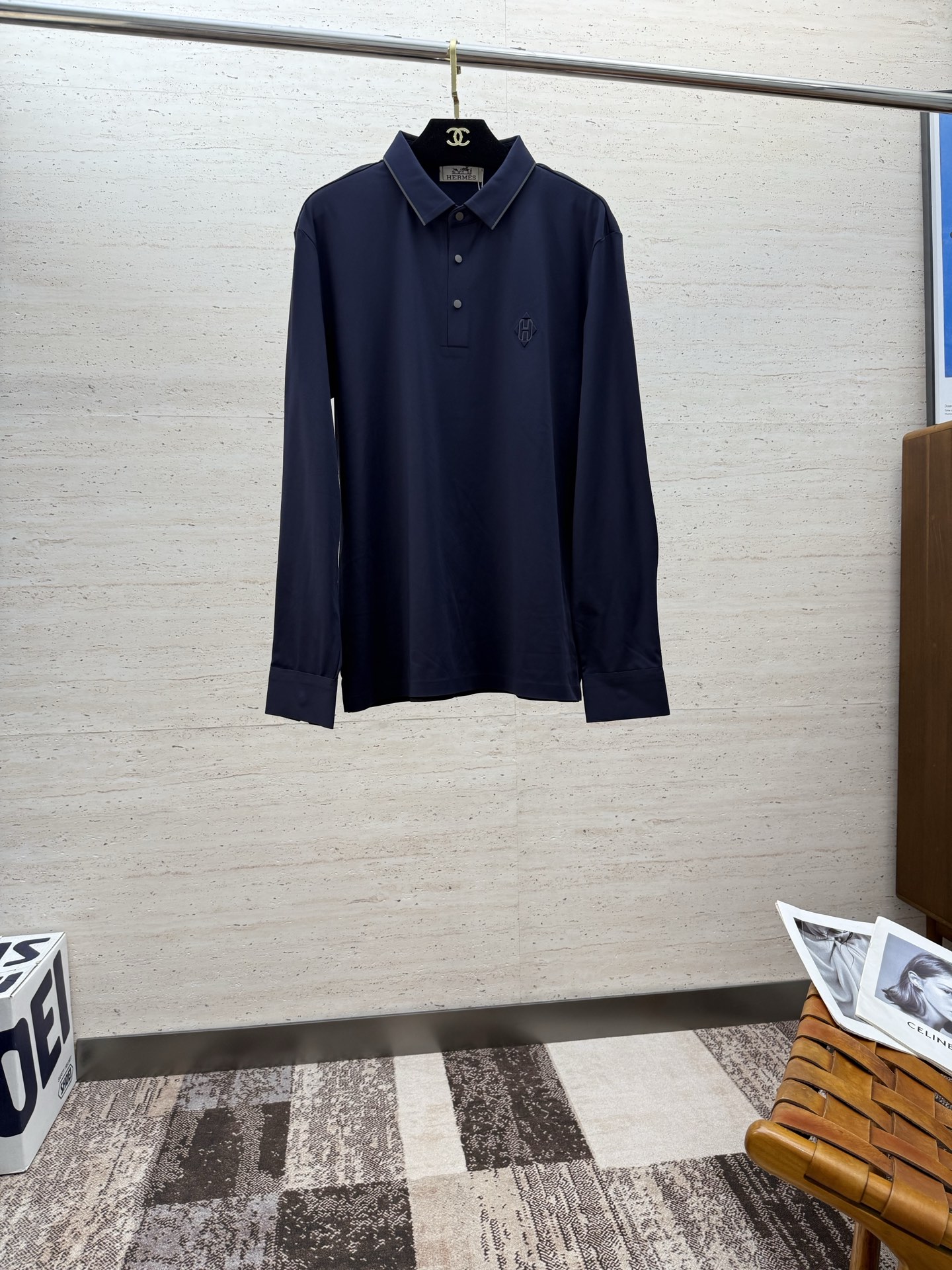 NO:529994,HER25S Autumn and Winter Men's Long Sleeve POLO Iconic LOGO logo on the chest. Overall, it is very light business and casual!  Pure cotton fabric, light, comfortable and smooth upper body, it is definitely a piece that makes you feel good for money!  !  Code number M-3XL, alexander wang19860909HER25S秋冬男士长袖POLO 胸前标志性LOGO徽标 整体非常的轻商务休闲！纯棉面料,上身轻盈舒适顺滑 到手绝对让你觉得物有所值的一件单品！！码数M-3XL,,alexander wang,Men's clothing