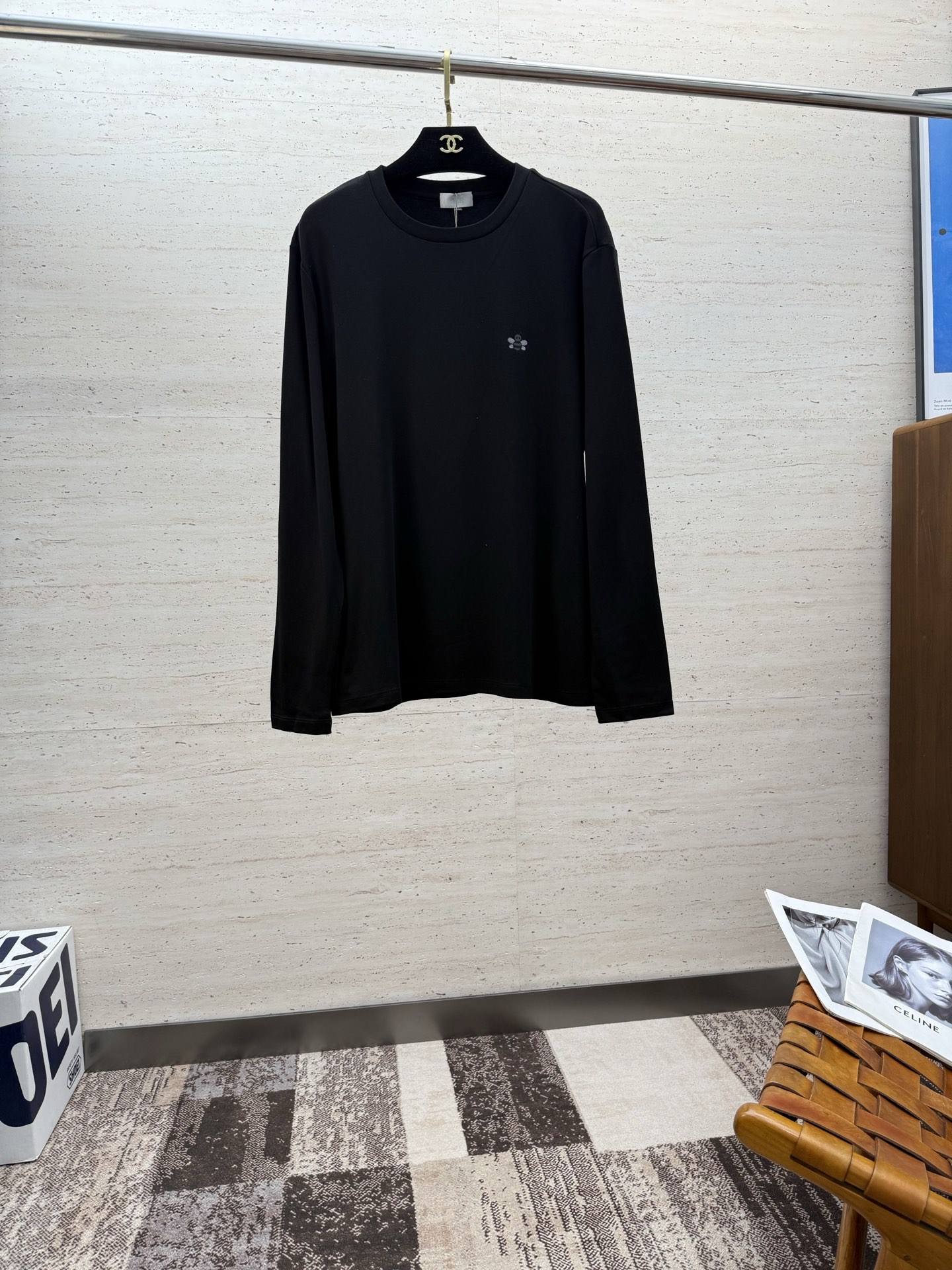 NO:532074,CD25SS men's round neck long-sleeved sweatshirt for autumn and winter......Community versatile style, not only does it require a simple style, but more importantly, its fabric texture can conquer the public and become a popular hot item!  Customer-supplied cotton creates a dense and skin-friendly touch, and secondly, both crisp and draped feel are excellent. The actual product instantly gives you the desire to buy back!  !  !  Code number M-3XL, hoodie, sweatshirts, alexander wang19860909CD25SS秋冬男士圆领长袖卫衣.......通勤百搭款,不仅需要样式版型简洁 更重要是它的面料质感才能征服大众成为炙手可热的热门单品！客供棉质打造 绵密亲肤的触感,其次挺括感与垂坠感都相当出色,实物到手瞬间让你有无限回购的渴望！！！码数M-3XL,,hoodie,sweatshirts,alexander wang,Men's clothing