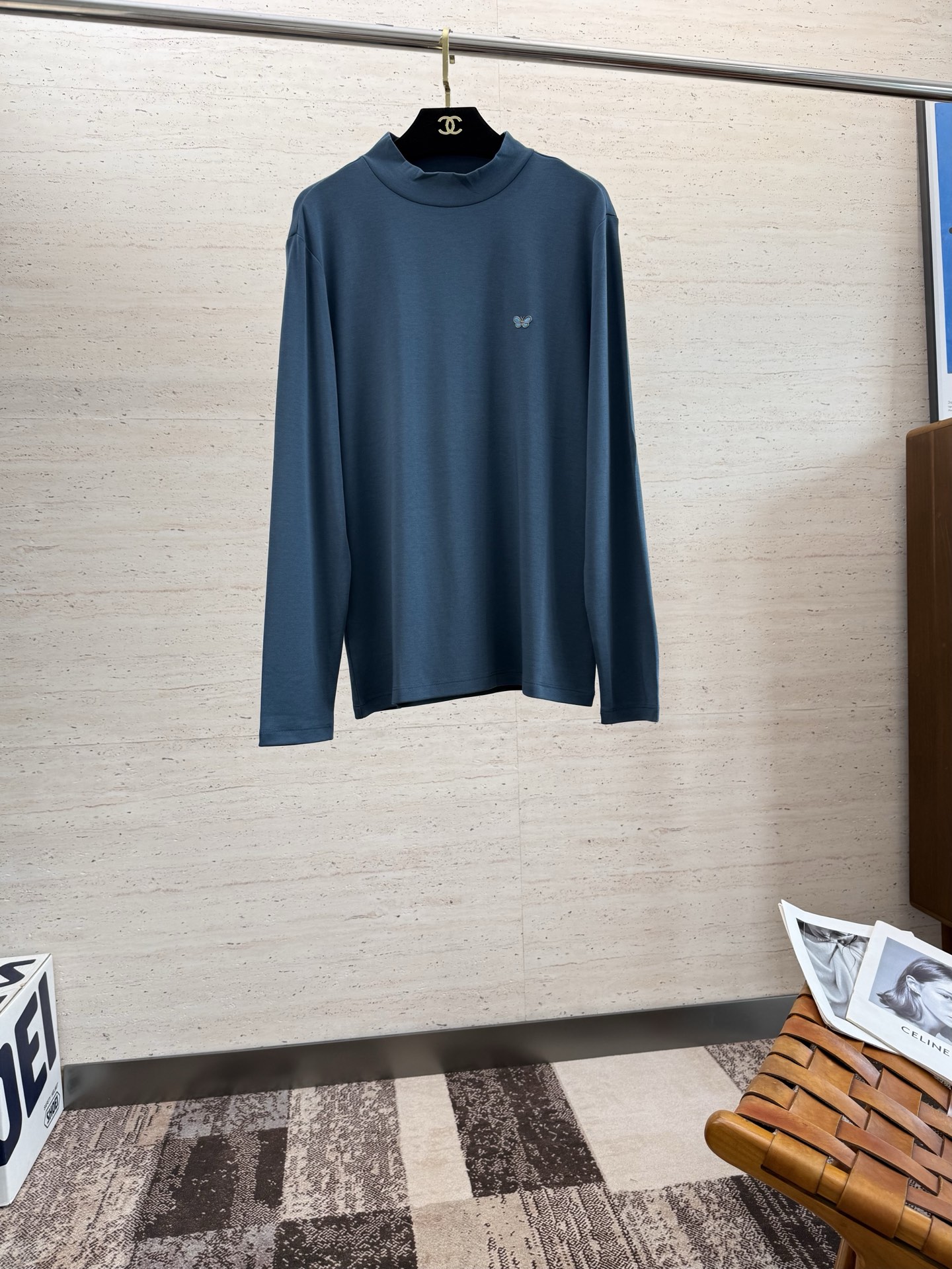 NO:532060,BV25SS men's round neck long-sleeved sweatshirt for autumn and winter......Community versatile style, not only does it require a simple style, but more importantly, its fabric texture can conquer the public and become a popular hot item!  Customer-supplied cotton creates a dense and skin-friendly touch, and secondly, both crisp and draped feel are excellent. The actual product instantly gives you the desire to buy back!  !  !  Code number M-3XL, bottega veneta, hoodie, sweatshirts, alexander wang19860909BV25SS秋冬男士圆领长袖卫衣.......通勤百搭款,不仅需要样式版型简洁 更重要是它的面料质感才能征服大众成为炙手可热的热门单品！客供棉质打造 绵密亲肤的触感,其次挺括感与垂坠感都相当出色,实物到手瞬间让你有无限回购的渴望！！！码数M-3XL,,bottega veneta,hoodie,sweatshirts,alexander wang,Men's clothing