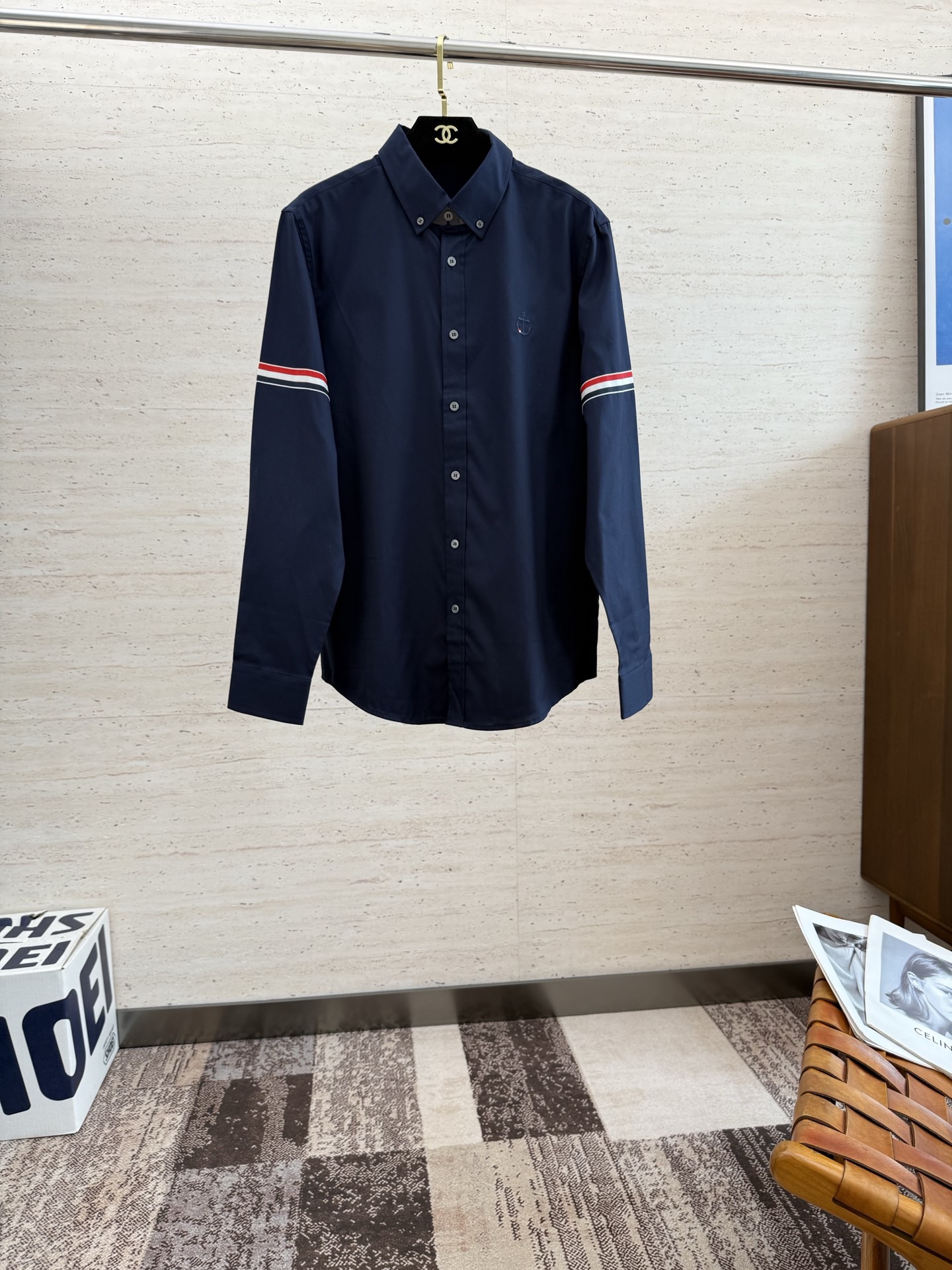 NO:532096,TB25SS men's long-sleeved shirt for early autumn... Customer-supplied cotton fabric, high density, silky and delicate touch, excellent close-fitting comfort and breathability, can accompany you to calmly deal with the four seasons of clothing... The classic LOGO body gives a new artistic conception... The basic combination of style cuts, the style is hard and upright, and the upper body is elegant and extraordinary, and it is effortless for daily business and casual matching!  !  !  Number of codes 48-56,,shirts,alexander wang19860909TB25SS早秋男士长袖衬衫......客供棉质面料 密度高触感丝滑细腻 贴身舒适度与透气性都相当出色,能够伴你从容的应对四季穿着搭配.....衣身经典LOGO,给予全新意境遐想.......基础合体的版型裁剪,版型筋骨硬挺立正,上身气质儒雅不凡,对于日常商务休闲搭配不费吹灰之力！！！码数 48-56,,shirts,alexander wang,Men's clothing