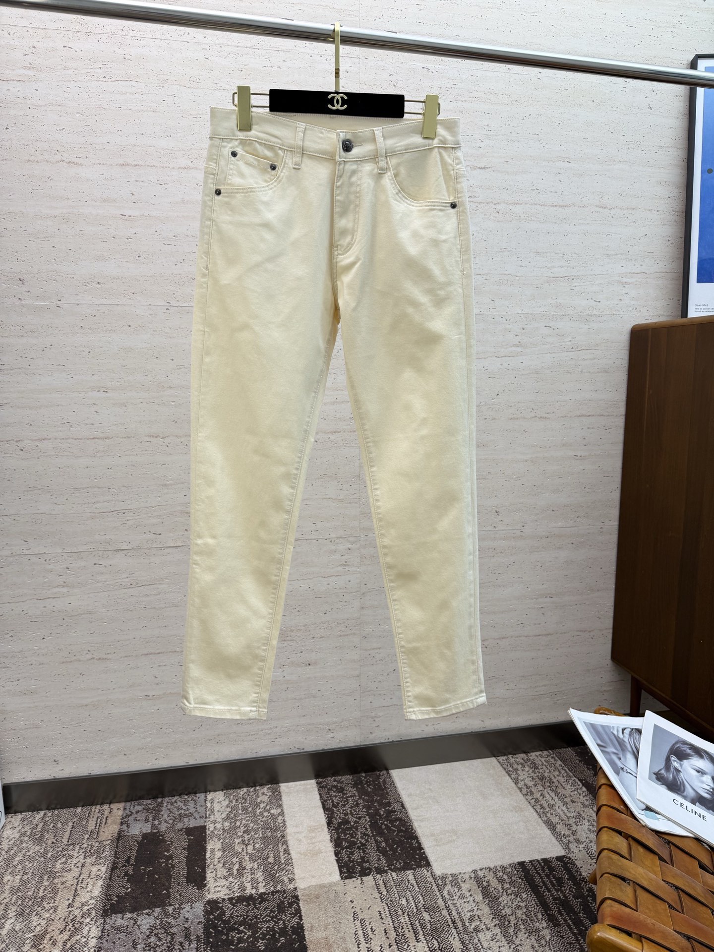 NO:532105,BUR25S Spring and Autumn Men's Straight Jeans... Made of cotton denim fabric, soft texture without losing muscles and bones, dry and tough feel. Classic iconic embossed logo, soul-like embellishment. All indicators are top-quality, which naturally brings an excellent body feel!  !  Count 28-383537, burberry, jeans, alexander wang19860909BUR25S春秋男士直筒牛仔裤…棉质牛仔面料打造 质地柔软又不失筋骨,手感干爽有韧性 经典的标志性浮雕徽标,灵魂般的点缀 各项指标皆为上品,自然带来极佳的上身体感！！码数28-383537,,burberry,jeans,alexander wang,Men's clothing