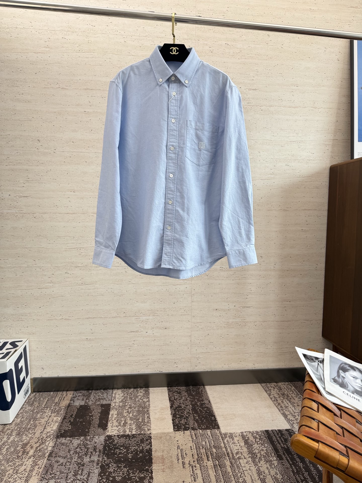 NO:532100,GIV25SS men's long-sleeved shirt for early autumn... Customer-supplied cotton fabrics, high density, silky and delicate touch, excellent close-fitting comfort and breathability, can accompany you to calmly deal with the four seasons of clothing... The classic LOGO body gives a new artistic conception... The basic combination of style cuts, the style is hard and upright, and the upper body is elegant and extraordinary, and it is effortless for daily business and casual matching!  !  !  S-2XL,shirts,alexander wang19860909GIV25SS早秋男士长袖衬衫......客供棉质面料 密度高触感丝滑细腻 贴身舒适度与透气性都相当出色,能够伴你从容的应对四季穿着搭配.....衣身经典LOGO,给予全新意境遐想.......基础合体的版型裁剪,版型筋骨硬挺立正,上身气质儒雅不凡,对于日常商务休闲搭配不费吹灰之力！！！码数 S-2XL,,shirts,alexander wang,Men's clothing