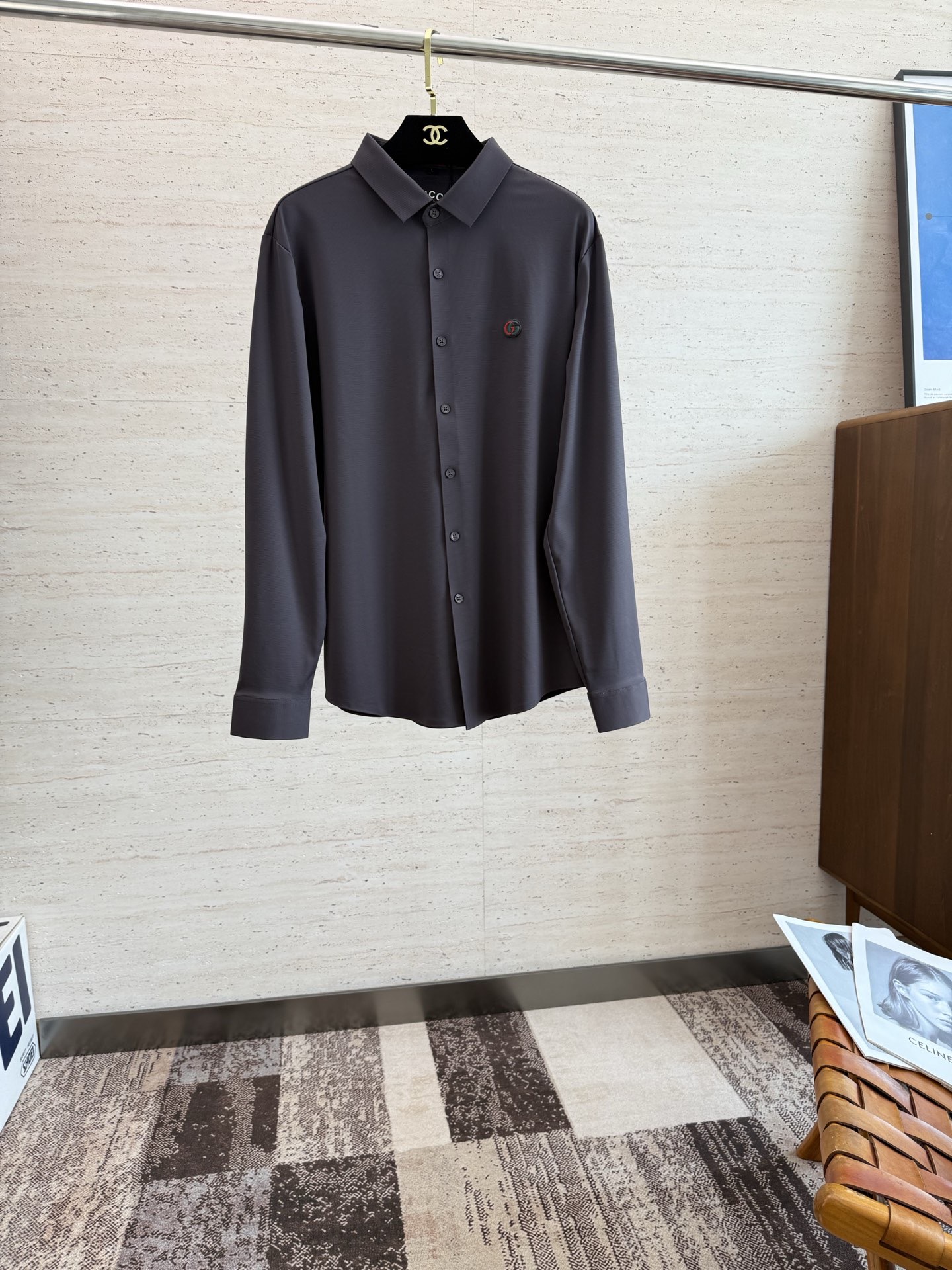 NO:532109,GU25SS men's long-sleeved shirt for early autumn...Customer-supplied cotton fabrics, high density, silky and delicate touch, excellent close-fitting comfort and breathability, can accompany you to calmly deal with the four seasons of clothing...The classic LOGO body gives a new artistic conception...The basic combination of style cuts, the style is hard and upright, and the upper body is elegant and extraordinary, and it is effortless for daily business and casual matching!  !  !  Code number M-4XL,shirts,alexander wang19860909GU25SS早秋男士长袖衬衫......客供棉质面料 密度高触感丝滑细腻 贴身舒适度与透气性都相当出色,能够伴你从容的应对四季穿着搭配.....衣身经典LOGO,给予全新意境遐想.......基础合体的版型裁剪,版型筋骨硬挺立正,上身气质儒雅不凡,对于日常商务休闲搭配不费吹灰之力！！！码数 M-4XL,,shirts,alexander wang,Men's clothing