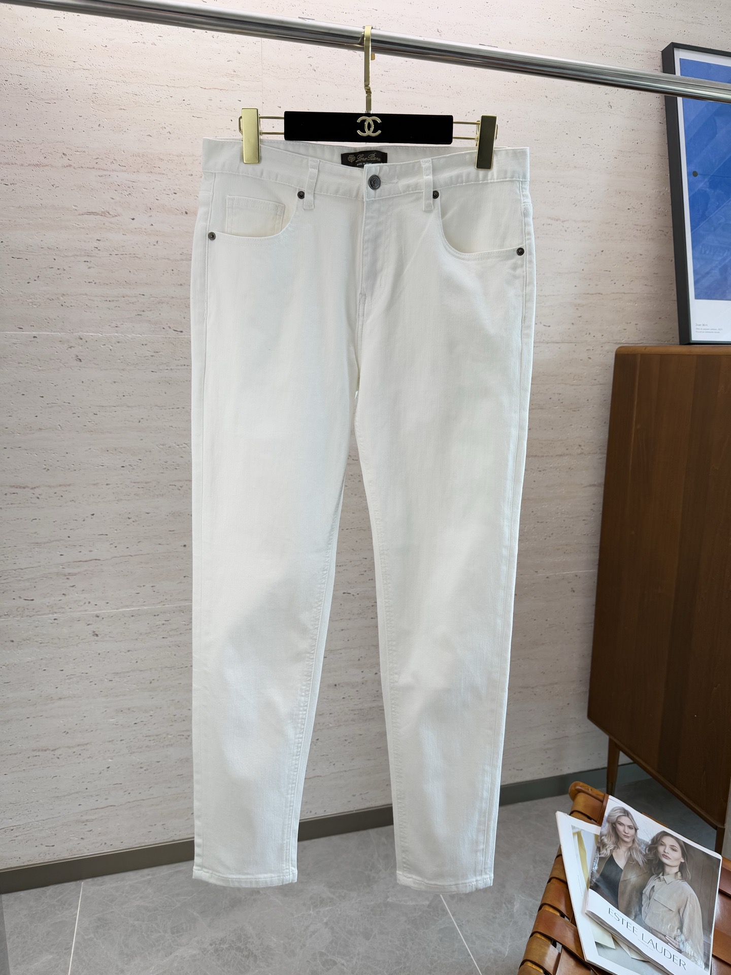 NO:532092,LP.25S Spring and Autumn Men's Straight Jeans Cotton Denim Fabric Cream is made of soft texture without losing muscles and bones, and has a dry and tough feel. Classic iconic relief logo, soul-like embellishment. All indicators are top-quality, which naturally brings an excellent body feel!  !  !  Count 29-3635, loro piana, jeans, alexander wang19860909LP.25S春秋男士直筒牛仔裤棉质牛仔面料打造 质地柔软又不失筋骨,手感干爽有韧性 经典的标志性浮雕徽标,灵魂般的点缀 各项指标皆为上品,自然带来极佳的上身体感！！！码数29-3635,,loro piana,jeans,alexander wang,Men's clothing