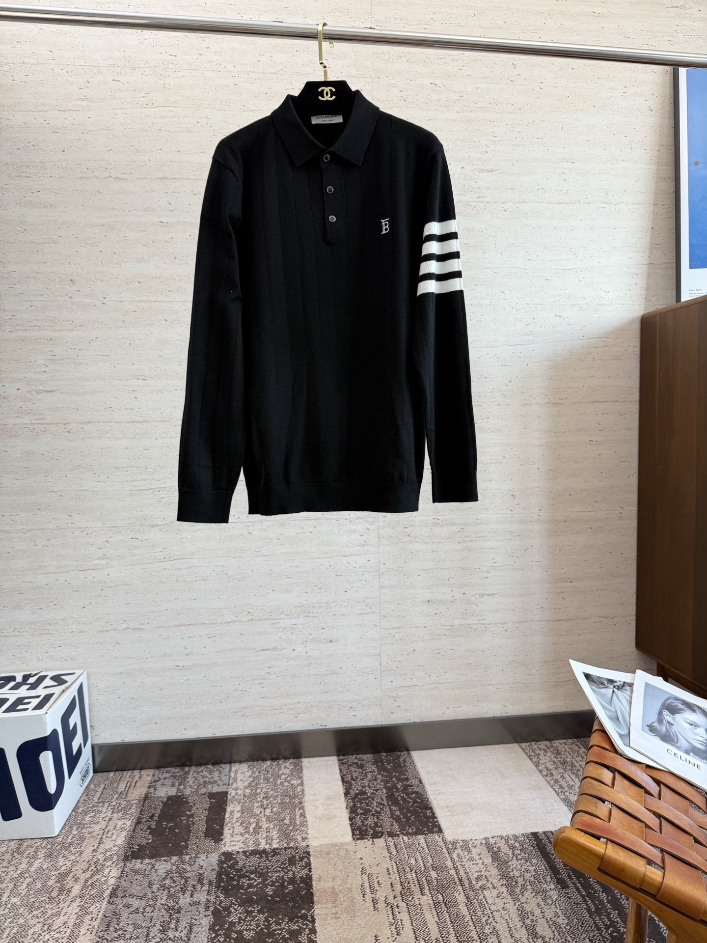 NO:540500,TB25S men's knitted lapel pol in autumn and winter, very amazing, wool-blend fabrics are available in customer-supplied. They have superior breathability and warmth. Even if they are close to each other, they will not feel thorny. The comfort level is definitely beyond your imagination. You will understand it when you get the actual product!  !  !  Code number M-4XL, alexander wang19860909TB25S秋冬男士针织翻领pol,十分惊艳,客供羊毛混纺面料 拥有优越的透气性与保暖性,即便是贴身穿着也不会有扎刺感可言,舒适程度绝对超乎你的想象,实物到手你就会懂得！！！码数M-4XL,,alexander wang,Men's clothing