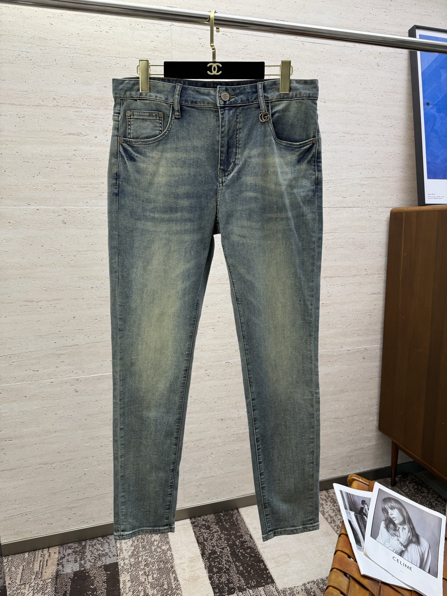 NO:540512,GU25S Spring and Autumn Men's Straight Jeans... Made of cotton denim fabric, soft texture without losing muscles and bones, dry and tough feel. Classic iconic embossed logo, soul-like embellishment. All indicators are top-quality, which naturally brings an excellent body feel!  !  !  Number of codes: 29-38, jeans,alexander wang19860909GU25S春秋男士直筒牛仔裤…棉质牛仔面料打造 质地柔软又不失筋骨,手感干爽有韧性 经典的标志性浮雕徽标,灵魂般的点缀 各项指标皆为上品,自然带来极佳的上身体感！！！码数: 29-38,,jeans,alexander wang,Men's clothing