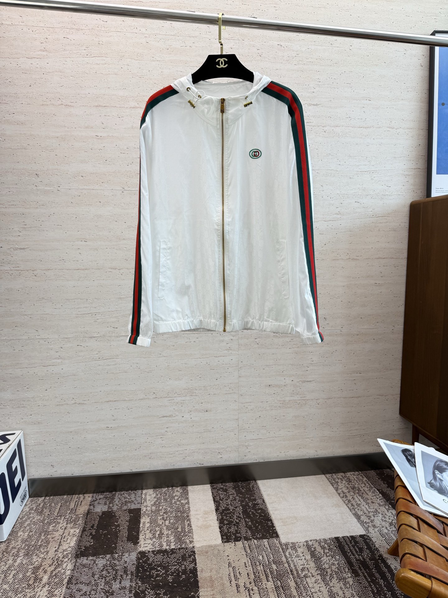 NO:540514,GU25S new men's hooded jacket...a top-notch item that is absolutely heavy-industrial, classic color wardrobe infused with modern innovation.... It has a very high-end texture, very high practical wearability, very good scraping...M-3XL,,jackets & coats,hats,alexander wang19860909GU25S新款男士连帽外套........一款绝对重工的顶级单品,颜色经典衣橱注入现代新意.......非常高档次的质地,实穿性极高 挺刮性极好..码数M-3XL,,jackets & coats,hats,alexander wang,Men's clothing