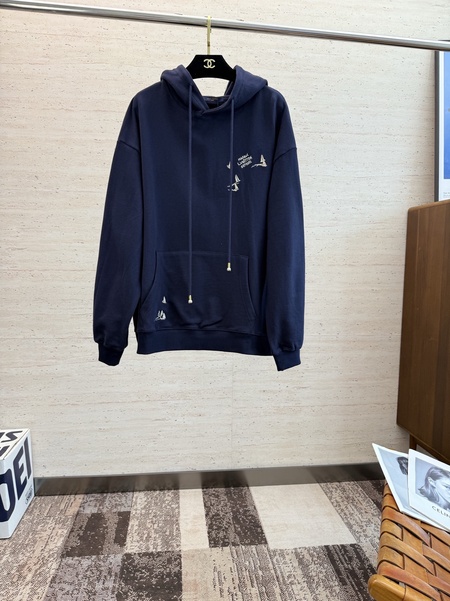 NO:540527,LV25SS men's hooded sweatshirt for early autumn......commuting versatile styles not only require simple styles and styles, but more importantly, its fabric texture can conquer the public and become a popular hot item!  Created by customer-supplied knitted cotton, the touch of the skin is dense and intimate, and the clever and drape feel are excellent. The actual product instantly gives you the desire to buy back!  !  !  S-XL, louis vuitton, hoodie, sweatshirts, hats, alexander wang19860909LV25SS早秋男士连帽卫衣.......通勤百搭款,不仅需要样式版型简洁 更重要是它的面料质感才能征服大众成为炙手可热的热门单品！客供针织棉打造 绵密亲肤的触感,其次挺括感与垂坠感都相当出色,实物到手瞬间让你有无限回购的渴望！！！码数S-XL,,louis vuitton,hoodie,sweatshirts,hats,alexander wang,Men's clothing