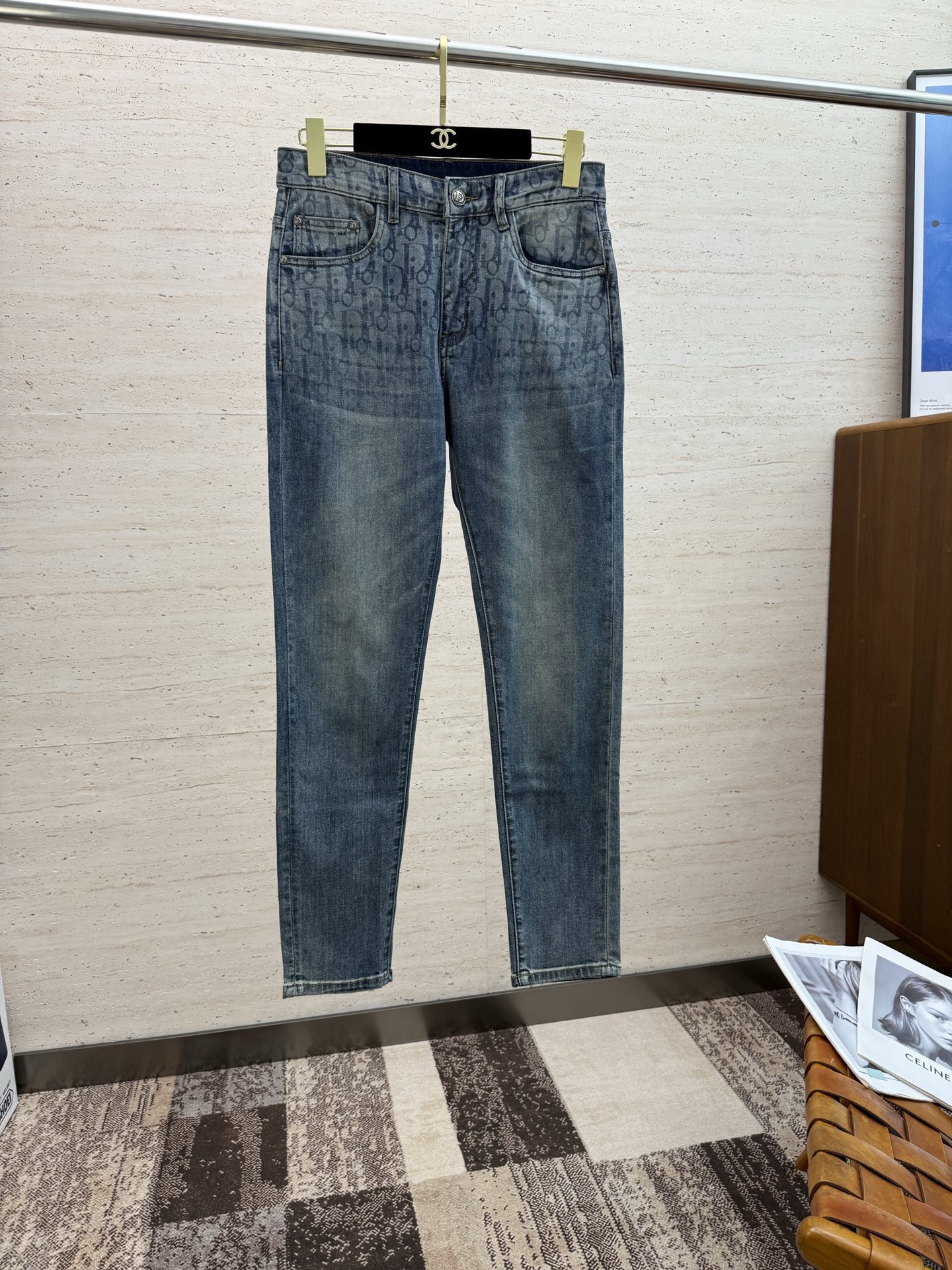 NO:540529,CD25S Spring and Autumn Men's Straight Jeans... Made of cotton denim fabric, soft texture without losing muscles and bones, dry and tough feel. Classic iconic embossed logo, soul-like embellishment. All indicators are top-quality, which naturally brings an excellent body feel!  !  Number of codes 28-383537, jeans,alexander wang19860909CD25S春秋男士直筒牛仔裤…棉质牛仔面料打造 质地柔软又不失筋骨,手感干爽有韧性 经典的标志性浮雕徽标,灵魂般的点缀 各项指标皆为上品,自然带来极佳的上身体感！！码数28-383537,,jeans,alexander wang,Men's clothing