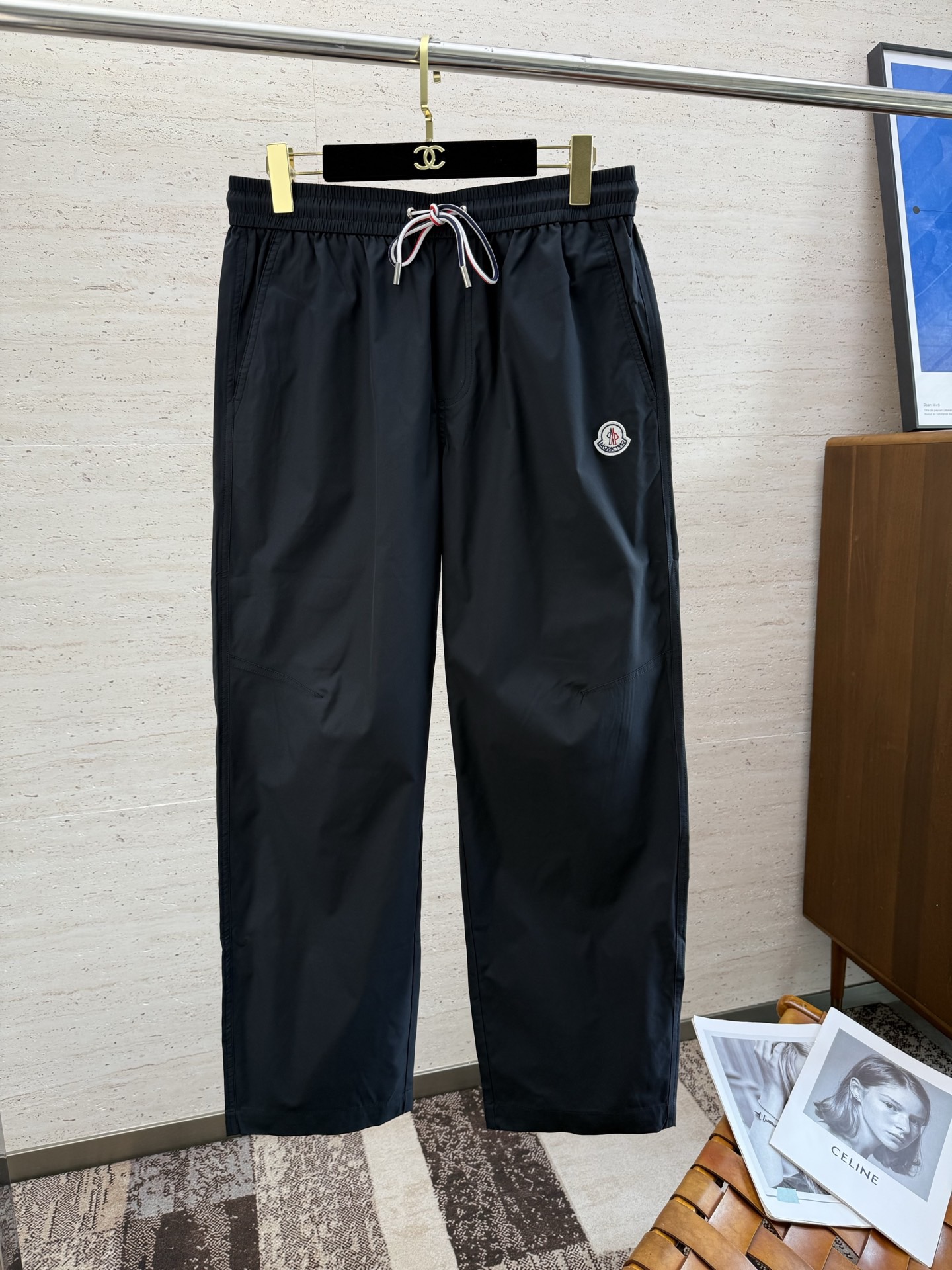 NO:540542,MON25S men's casual pants The latest top-body style is invincible!  This style of pants is absolutely versatile, elastic waist, and can be worn for daily work. It is a perfect combination of fashionable and leisure and outdoor sports, so it is your best choice whether you wear it normally or outdoor. Extreme comfort and quick sweating are the most popular key points, improving the comfort of wearing and suitable for aerobics and trail running conditions. This style is a running casual pants with an extremely wide range of applications, allowing you to naturally maintain a love for sports in summer, or you can wear it in casual life. Size M-3Xl,,alexander wang19860909MON25S男士休闲裤 最新款上身版型无敌正！绝对可以闭眼收的一款,此款裤子非常百搭,弹力腰围,日常上班 户外运动都可以穿着,是时尚休闲与户外运动的完美结合,所以无论您平时穿或者户外穿都是您的最佳选择. 极致舒适和快速排汗是备受青睐的重点,提升穿着舒适度,适合有氧运动和越野跑条件下穿着,此款是一件适用范围极其广泛的跑步休闲裤,让你在夏天自然可以保持对运动热爱,也可以在休闲 生活中穿着 尺码M-3Xl,,alexander wang,Men's clothing