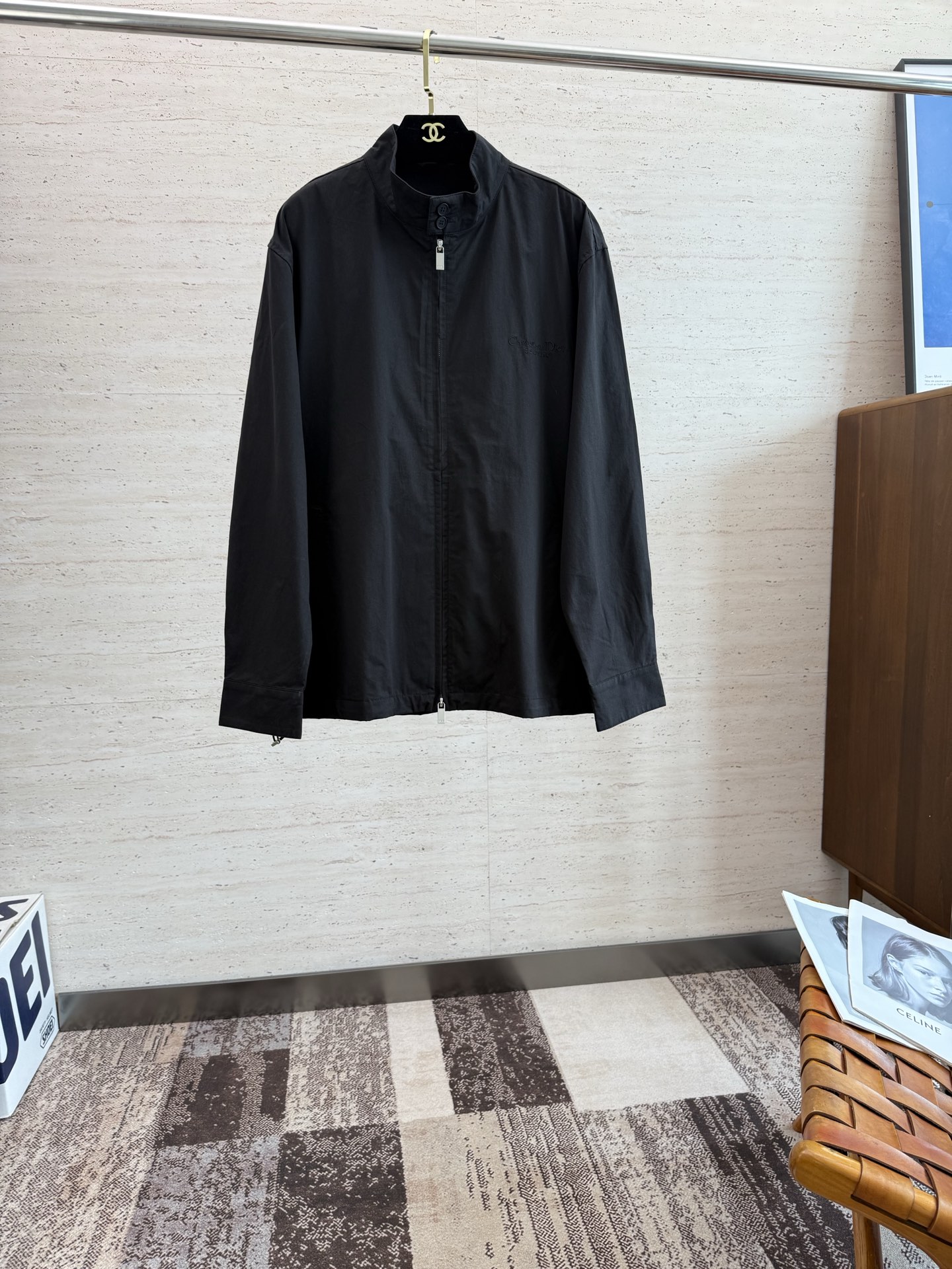 NO:541409,CD25S new men's stand-up collar jacket...a top-notch item that is absolutely heavy-industrial, the classic color wardrobe infused with modern innovation.... It has a very high-end texture, very high practical wearability, very good scraping...M-2XL,,jackets & coats,jackets & coats,alexander wang19860909CD25S新款男士立领夹克外套........一款绝对重工的顶级单品,颜色经典衣橱注入现代新意.......非常高档次的质地,实穿性极高 挺刮性极好..码数M-2XL,,jackets & coats,jackets & coats,alexander wang,Men's clothing