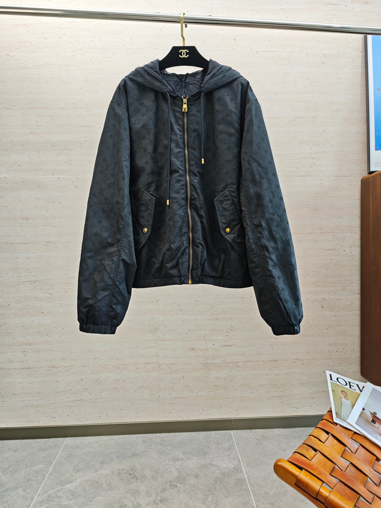 NO:569234,LV25S new men's hooded cotton jacket... An absolutely heavy-duty top-notch item, with classic colors and modern wardrobe infusion... Very high-grade texture, extremely wearable and very scratch-resistant... Size S-2XL, Louis Vuitton, hats, alexander wang19860909LV25S新款男士连帽棉服........一款绝对重工的顶级单品,颜色经典衣橱注入现代新意.......非常高档次的质地,实穿性极高 挺刮性极好..码数S-2XL,,louis vuitton,hats,alexander wang,Men's clothing