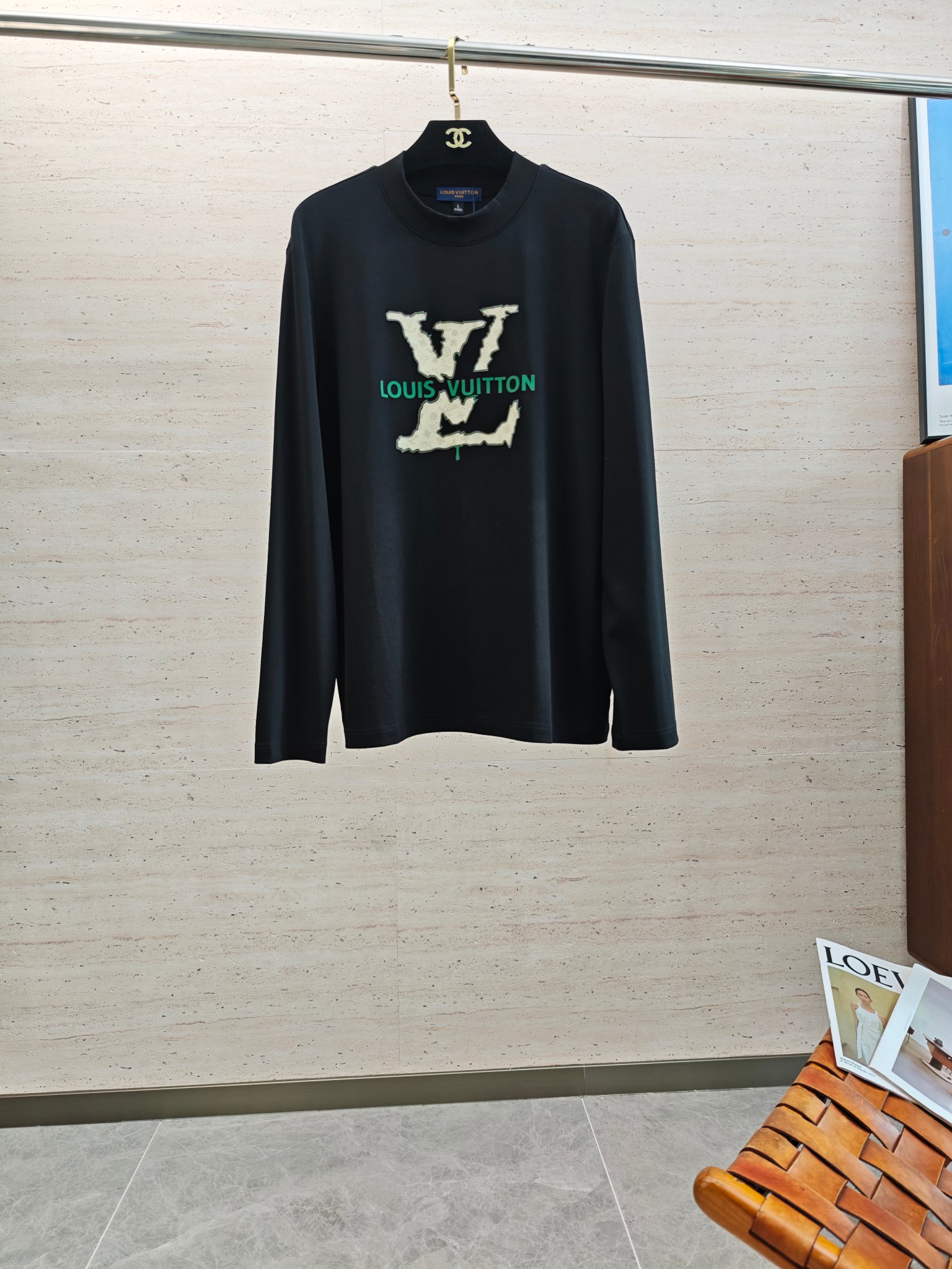 NO:569226,LV25S autumn and winter men's round neck bottoming long sleeves. If you like it, you will like it. No need to cover it up. Deeply imprinted in your heart. Extremely durable and comfortable. Excellent cotton feel. Solid color series. The whole T-shirt appears in a very natural state. The style is simple and elegant. The whole product is easy to wear for commuting!  !  !  Size M-4XL (up to 200 pounds), louis vuitton, tees, t-shirt, alexander wang19860909LV25S秋冬男士圆领打底长袖 喜欢就是喜欢 无需掩盖 深深印入你的内心 耐穿性和舒适度极强 超棒的棉感 纯色系列,整件T恤呈现的状态非常的自然,款式简单大气,全品相穿搭便捷通勤！！！码数M-4XL（最大可到200斤）,,louis vuitton,tees，t-shirt,alexander wang,Men's clothing