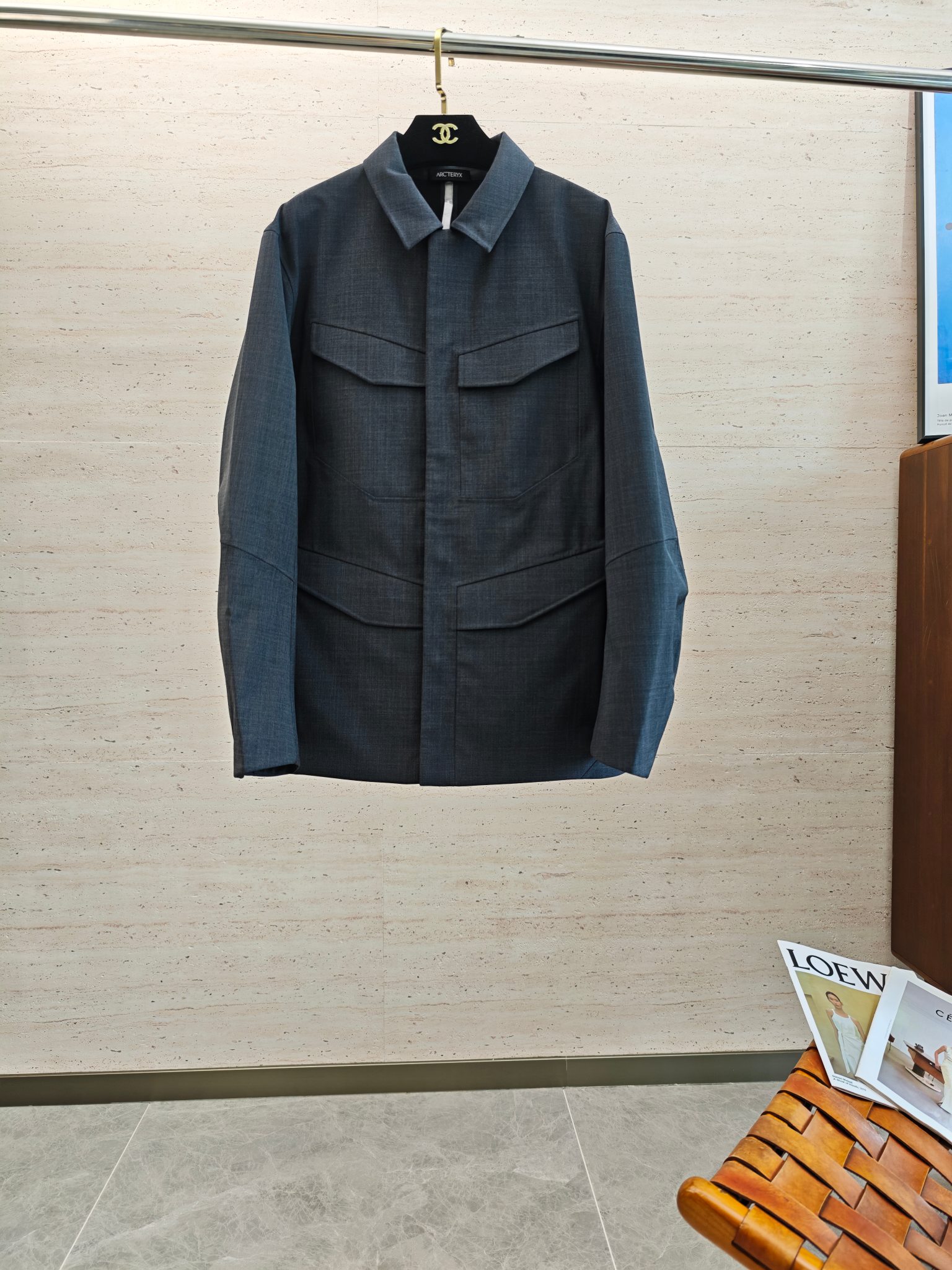 NO:571119,ARC25S new men's lapel multi-pocket jacket... An absolutely heavy-duty top-notch item, with a classic color that injects modern ideas into the wardrobe... Very high-end texture, extremely wearable and very scratch-resistant... Size S-2XL,,jackets & coats,jackets & coats,alexander wang19860909ARC25S新款男士翻领多口袋夹克外套........一款绝对重工的顶级单品,颜色经典衣橱注入现代新意.......非常高档次的质地,实穿性极高 挺刮性极好..码数S-2XL,,jackets & coats,jackets & coats,alexander wang,Men's clothing