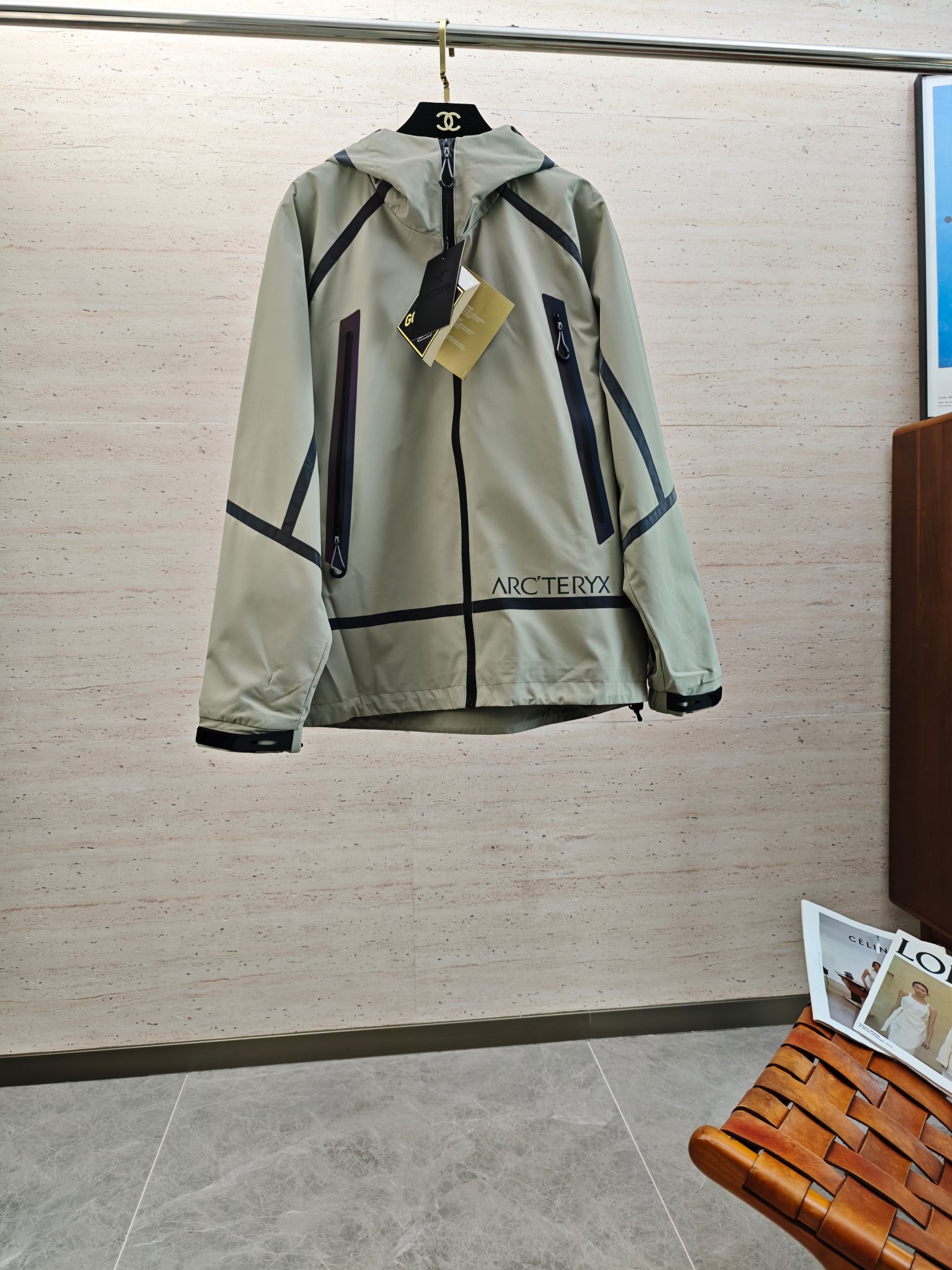 NO:571140,ARC25S new men's hooded jacket... An absolutely heavy-duty top-notch item, with classic colors and modern ideas for the wardrobe... Very high-grade texture, extremely wearable and excellent scratch resistance... Size S-3XL,, jackets & coats, jackets & coats, hats, alexander wang19860909ARC25S新款男士连帽夹克外套........一款绝对重工的顶级单品,颜色经典衣橱注入现代新意.......非常高档次的质地,实穿性极高 挺刮性极好..码数S-3XL,,jackets & coats,jackets & coats,hats,alexander wang,Men's clothing