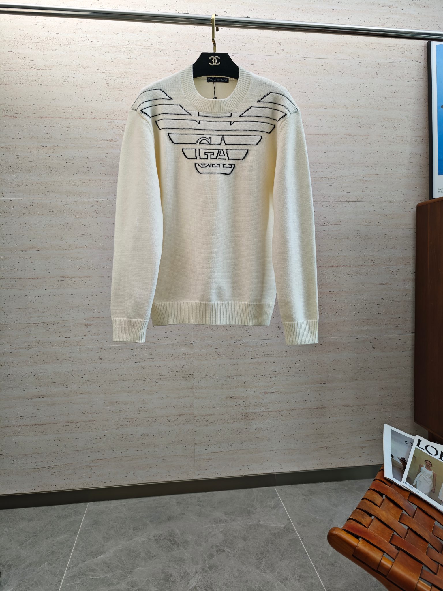 NO:571132,The EA25S autumn and winter men's crew neck sweater is very stunning. The wool fabric supplied by customers has excellent breathability and warmth. Even if it is worn close to the body, it will not feel prickly. The comfort level is definitely beyond your imagination. You will understand when you get the actual product!  !  !  Code number 48-56,,sweaters,alexander wang19860909EA25S秋冬男士圆领毛衣,十分惊艳,客供羊毛面料 拥有优越的透气性与保暖性,即便是贴身穿着也不会有扎刺感可言,舒适程度绝对超乎你的想象,实物到手你就会懂得！！！码数48-56,,sweaters,alexander wang,Men's clothing