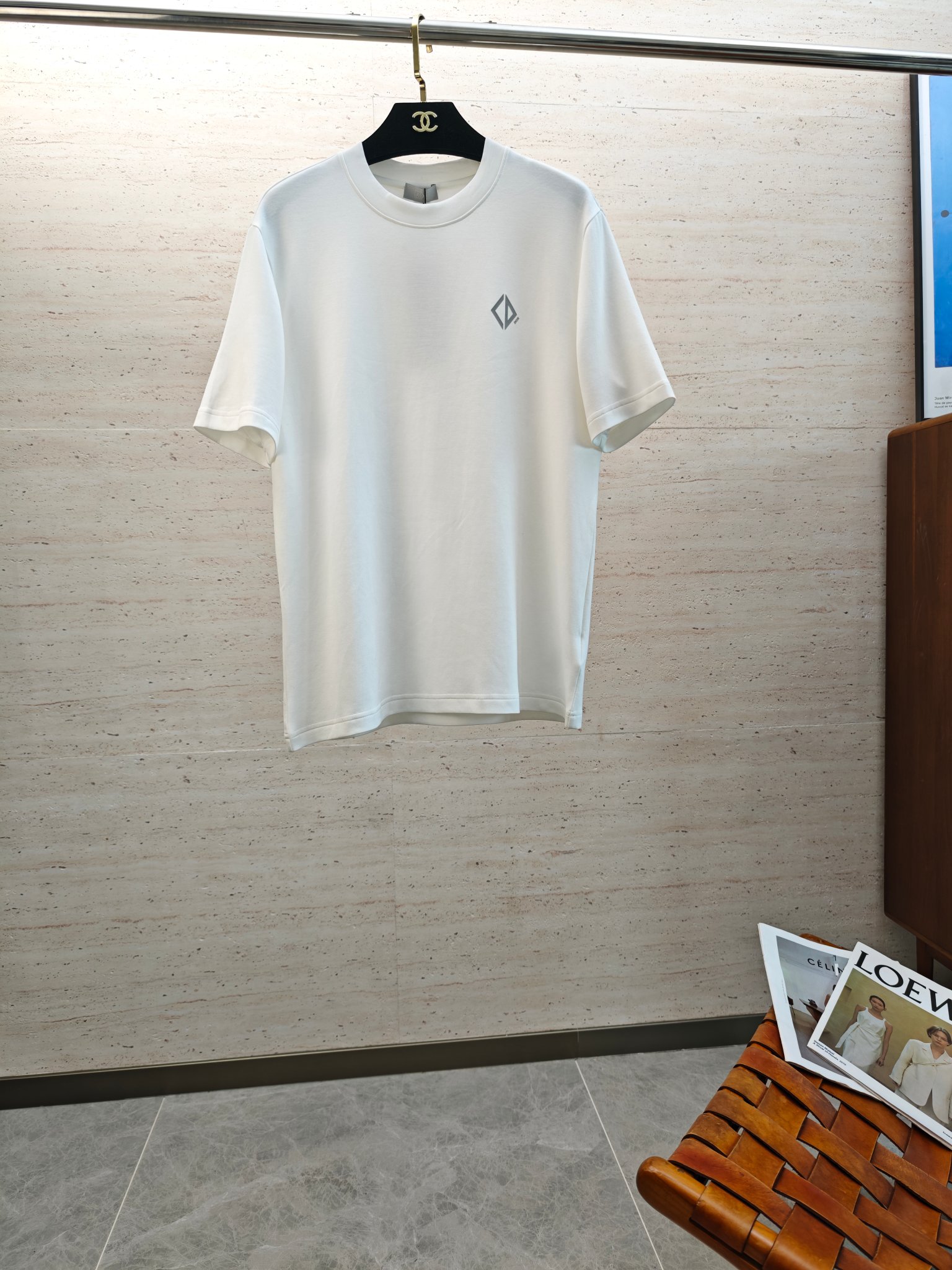 NO:597639,CD25S autumn men's round neck short sleeves are very stunning. Made of custom-supplied wool modal fabric. It has excellent breathability and warmth. Even if it is worn close to the body, it will not feel prickly. The comfort level is definitely beyond your imagination. You will understand when you get the actual product!  !  !  Code number 48-56,,T-shirt,alexander wang19860909CD25S秋季男士圆领短袖,十分惊艳,客供羊毛莫代面料打造 拥有优越的透气性与保暖性,即便是贴身穿着也不会有扎刺感可言,舒适程度绝对超乎你的想象,实物到手你就会懂得！！！码数48-56,,T-shirt,alexander wang,Men's clothing