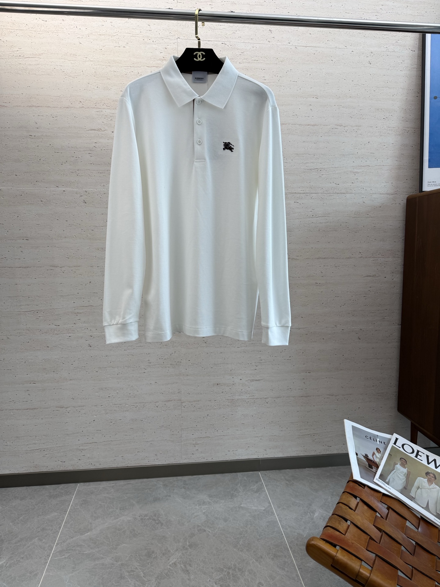 NO:573046,BUR25S autumn and winter men's long-sleeved POLO with the iconic LOGO on the chest. The overall look is very light business casual!  Pure cotton fabric, the upper body is light, comfortable and smooth. It is a piece that you will definitely feel is worth your money!  !  !  Size M-3XL,,burberry,alexander wang19860909BUR25S秋冬男士长袖POLO 胸前标志性LOGO徽标 整体非常的轻商务休闲！纯棉面料,上身轻盈舒适顺滑 到手绝对让你觉得物有所值的一件单品！！！ 码数M-3XL,,burberry,alexander wang,Men's clothing