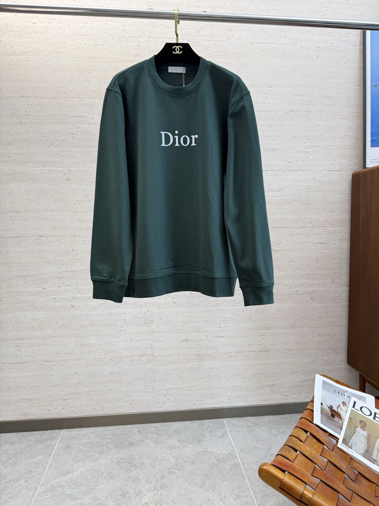 NO:690557,CD25SS Autumn and Winter men's round neck long-sleeved sweatshirt... A versatile piece for commuting, it not only needs a simple style, but more importantly, its fabric texture can conquer the public and become a hot item!  Made of custom-supplied cotton, it has a close-to-skin feel. Secondly, the stiffness and drape are excellent. The moment you get the actual product, you will have an endless desire to repurchase!  !  !  Size M-2XL,,hoodie,sweatshirts,19860909CD25SS秋冬男士圆领长袖卫衣.......通勤百搭款,不仅需要样式版型简洁 更重要是它的面料质感才能征服大众成为炙手可热的热门单品！客供棉质打造 绵密亲肤的触感,其次挺括感与垂坠感都相当出色,实物到手瞬间让你有无限回购的渴望！！！码数M-2XL,,hoodie,sweatshirts,,Men's clothing