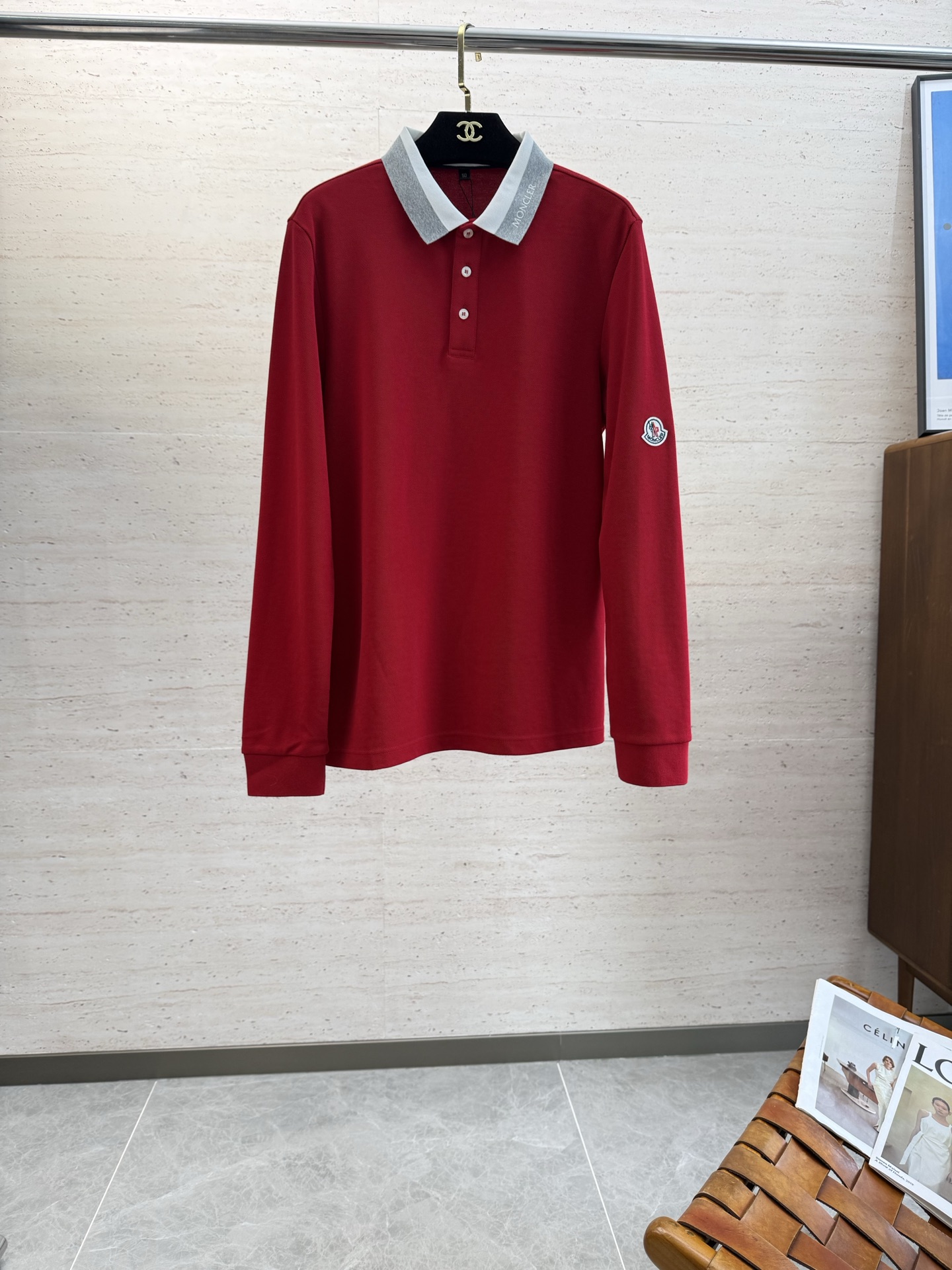 NO:684619,MON25S autumn and winter men's long-sleeved POLO with the iconic LOGO on the chest. The overall look is very light business casual!  Pure cotton fabric, the upper body is light, comfortable and smooth. It is a piece that you will definitely feel is worth your money!  !  !  Size M-3XL,,19860909MON25S秋冬男士长袖POLO 胸前标志性LOGO徽标 整体非常的轻商务休闲！纯棉面料,上身轻盈舒适顺滑 到手绝对让你觉得物有所值的一件单品！！！ 码数M-3XL,,,Men's clothing