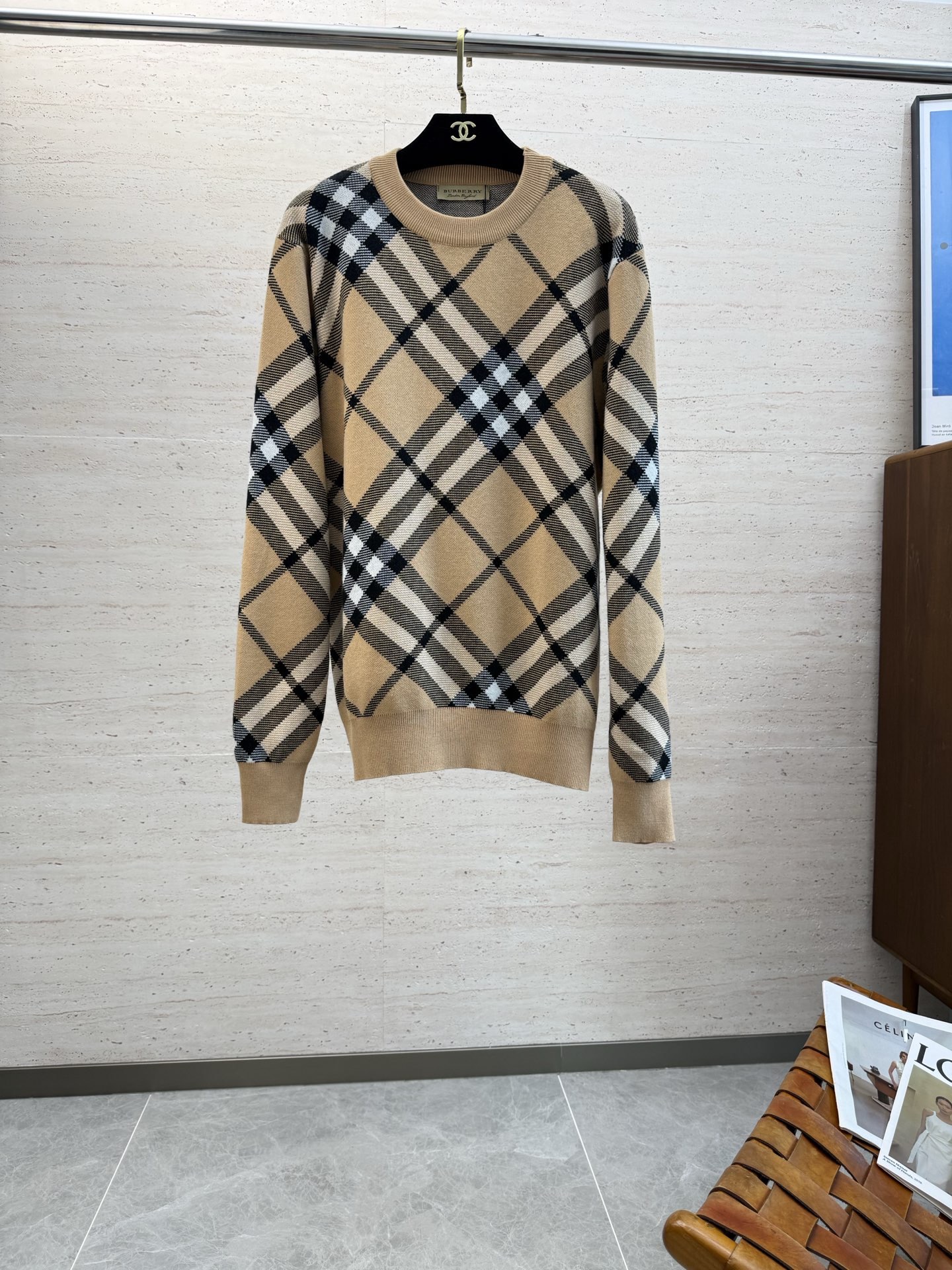 NO:684600,BUR25S autumn and winter men's round neck sweater is very amazing. The wool fabric supplied by customers has excellent breathability and warmth. Even if it is worn close to the body, it will not feel prickly. The comfort level is definitely beyond your imagination. You will understand when you get the actual product!  !  !  Size M-3XL,,burberry,sweaters,19860909BUR25S秋冬男士圆领毛衣,十分惊艳,客供羊毛面料 拥有优越的透气性与保暖性,即便是贴身穿着也不会有扎刺感可言,舒适程度绝对超乎你的想象,实物到手你就会懂得！！！码数M-3XL,,burberry,sweaters,,Men's clothing