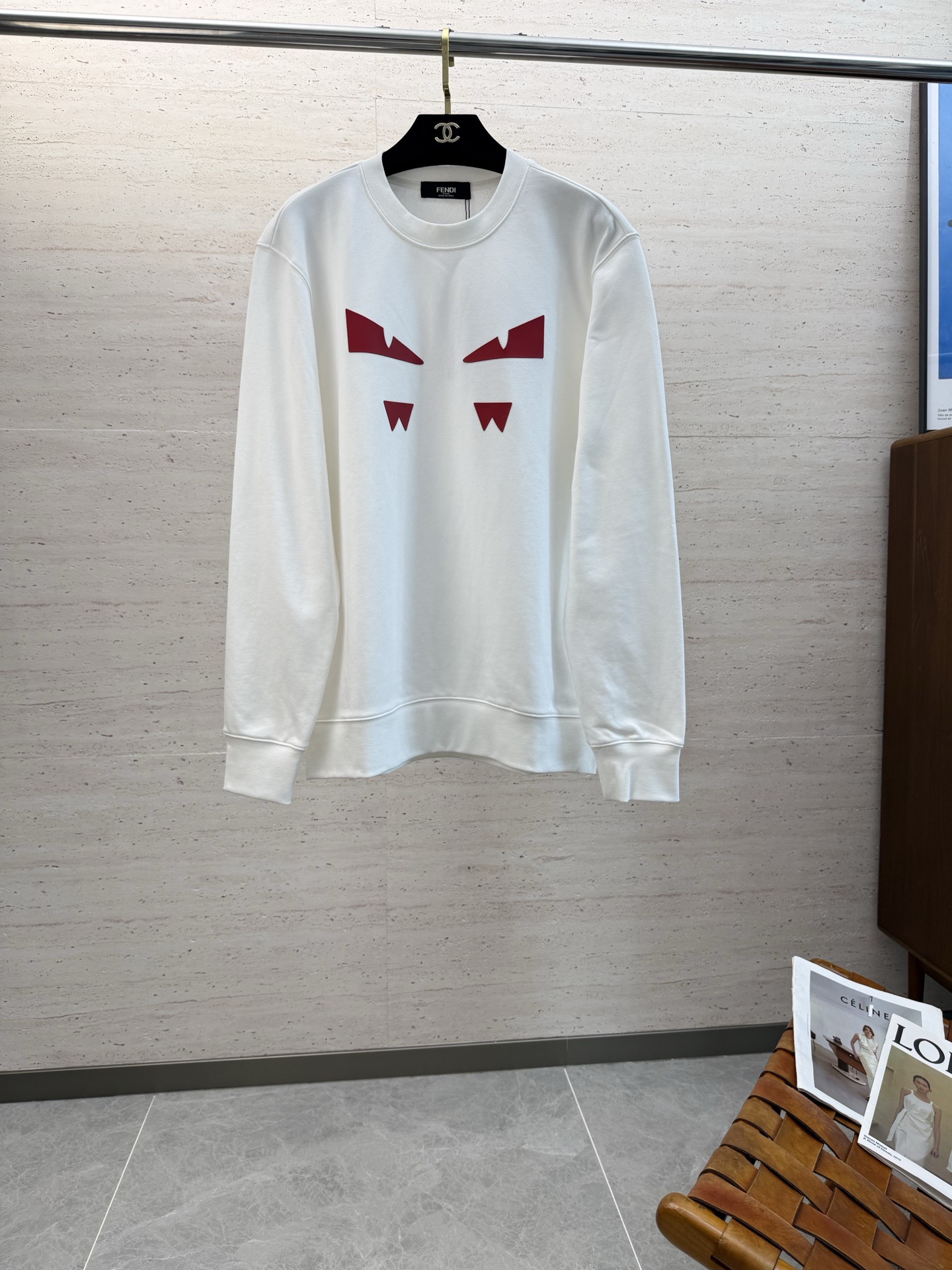 NO:684606,FEND25SS Autumn and Winter men's round neck long-sleeved sweatshirt... A versatile piece for commuting, it not only needs a simple style, but more importantly, its fabric texture can conquer the public and become a hot item!  Made of custom-supplied cotton, it has a close-to-skin feel. Secondly, the stiffness and drape are excellent. The moment you get the actual product, you will have an endless desire to repurchase!  !  !  Size M-2XL,,fendi,hoodie,sweatshirts,19860909FEND25SS秋冬男士圆领长袖卫衣.......通勤百搭款,不仅需要样式版型简洁 更重要是它的面料质感才能征服大众成为炙手可热的热门单品！客供棉质打造 绵密亲肤的触感,其次挺括感与垂坠感都相当出色,实物到手瞬间让你有无限回购的渴望！！！码数M-2XL,,fendi,hoodie,sweatshirts,,Men's clothing