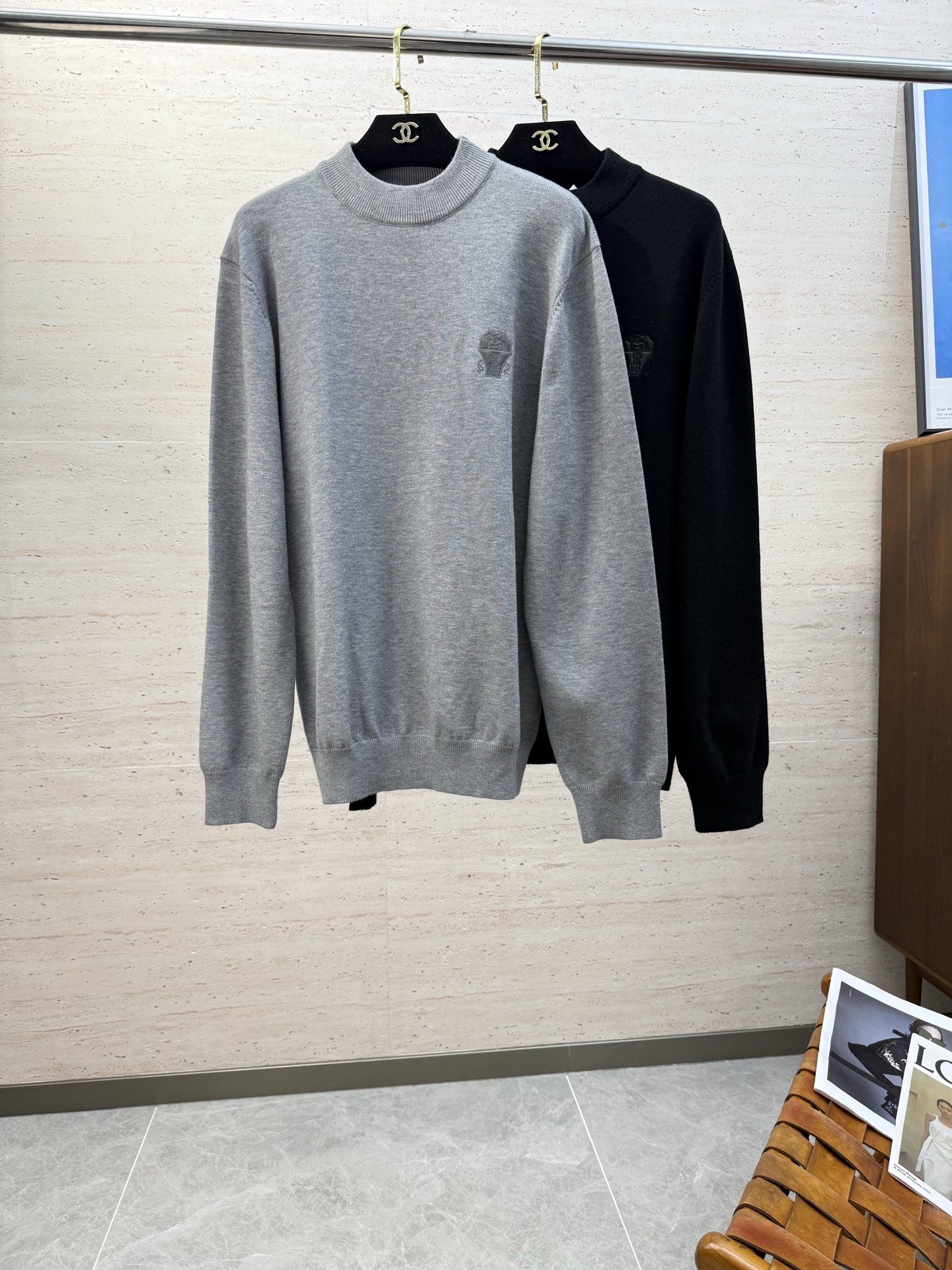 NO:601025,BC25S autumn and winter men's crew neck sweater is very stunning. The wool fabric supplied by customers has excellent breathability and warmth. Even if it is worn close to the body, it will not feel prickly. The comfort level is definitely beyond your imagination. You will understand when you get the actual product!  !  !  Code number 48-56,,sweaters,alexander wang19860909BC25S秋冬男士圆领毛衣,十分惊艳,客供羊毛面料 拥有优越的透气性与保暖性,即便是贴身穿着也不会有扎刺感可言,舒适程度绝对超乎你的想象,实物到手你就会懂得！！！码数48-56,,sweaters,alexander wang,Men's clothing