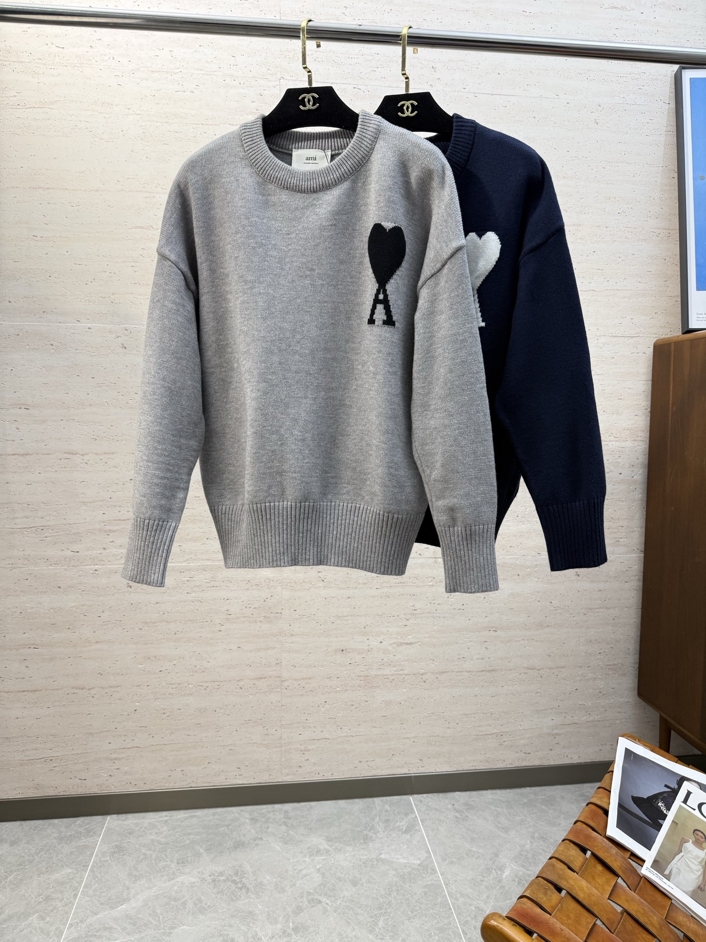 NO:623926,The ami25S autumn and winter men's crew neck sweater is very stunning. The wool blended fabric supplied by customers has excellent breathability and warmth. Even if it is worn close to the body, it will not feel prickly. The comfort level is definitely beyond your imagination. You will understand when you get the actual product!  !  !  Size S-XL,,sweaters,alexander wang19860909ami25S秋冬男士圆领毛衣,十分惊艳,客供羊毛混纺面料 拥有优越的透气性与保暖性,即便是贴身穿着也不会有扎刺感可言,舒适程度绝对超乎你的想象,实物到手你就会懂得！！！码数S-XL,,sweaters,alexander wang,Men's clothing