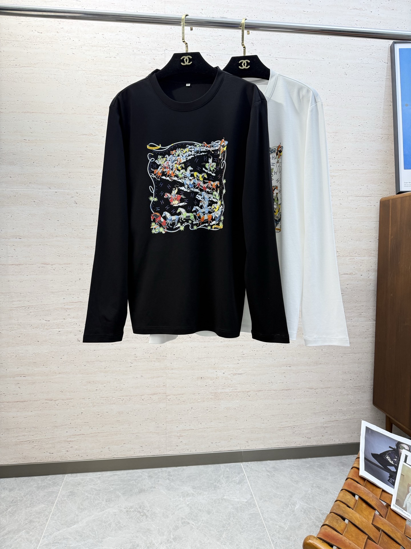 NO:625919,HER25S autumn and winter men's round neck bottoming long sleeves. If you like it, you don't need to cover it up. It is deeply imprinted in your heart. It has strong durability and comfort. It has a great cotton feel. It is a solid color series. The whole T-shirt is very natural. The style is simple and elegant. It is easy to wear for commuting!  !  !  Size M-4XL,,tees,t-shirt,alexander wang19860909HER25S秋冬男士圆领打底长袖 喜欢就是喜欢 无需掩盖 深深印入你的内心 耐穿性和舒适度极强 超棒的棉感 纯色系列,整件T恤呈现的状态非常的自然,款式简单大气,全品相穿搭便捷通勤！！！码数M-4XL,,tees，t-shirt,alexander wang,Men's clothing