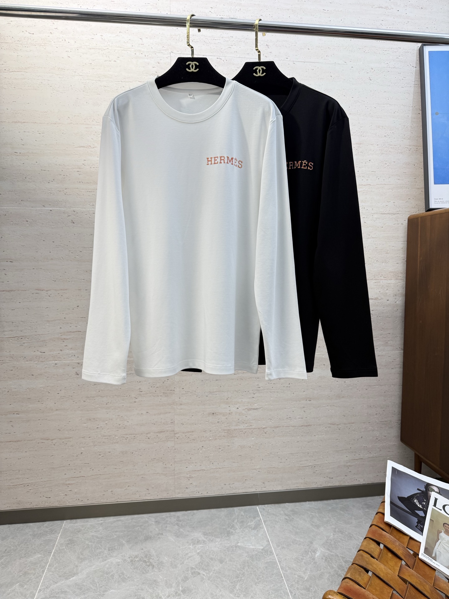 NO:625894,HER25S autumn and winter men's round neck bottoming long sleeves. If you like it, you don't need to cover it up. It is deeply imprinted in your heart. It has strong durability and comfort. It has a great cotton feel. It is a solid color series. The whole T-shirt is very natural. The style is simple and elegant. It is easy to wear for commuting!  !  !  Size M-4XL,,tees,t-shirt,alexander wang19860909HER25S秋冬男士圆领打底长袖 喜欢就是喜欢 无需掩盖 深深印入你的内心 耐穿性和舒适度极强 超棒的棉感 纯色系列,整件T恤呈现的状态非常的自然,款式简单大气,全品相穿搭便捷通勤！！！码数M-4XL,,tees，t-shirt,alexander wang,Men's clothing