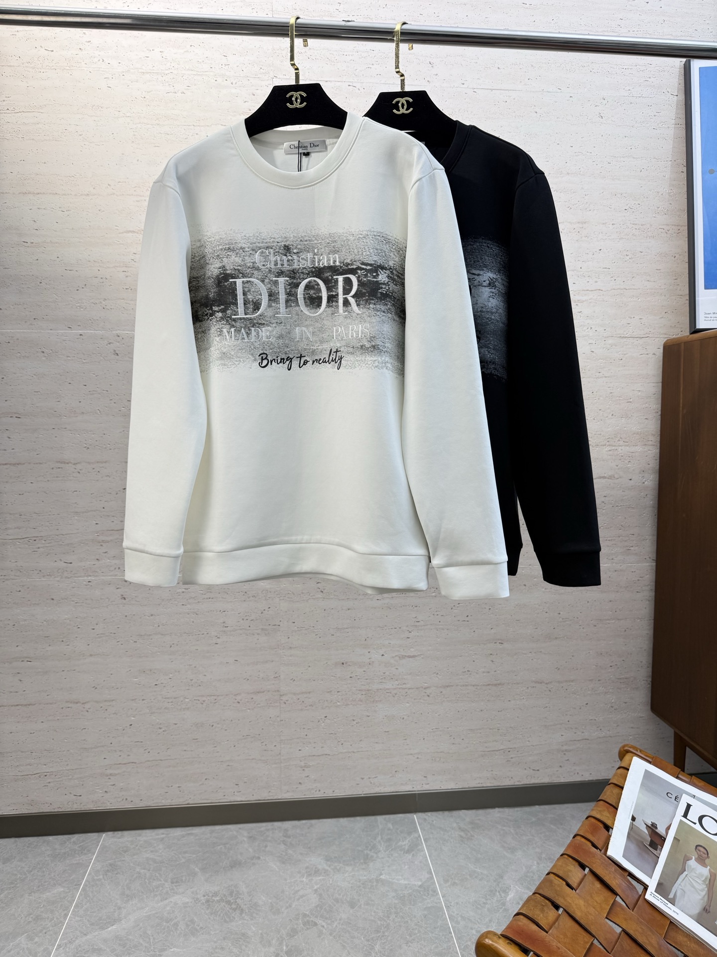 NO:625924,CD25SS Autumn and Winter men's round neck long-sleeved sweatshirt... A versatile piece for commuting, it not only needs a simple style, but more importantly, its fabric texture can conquer the public and become a hot item!  Made of comfortable cotton supplied by customers, it has a close and skin-friendly touch. Secondly, the stiffness and drape are very good. The moment you get the actual product, you will have an unlimited desire to repurchase!  !  !  Size M-4XL,,hoodie,sweatshirts,alexander wang19860909CD25SS秋冬男士圆领长袖卫衣.......通勤百搭款,不仅需要样式版型简洁 更重要是它的面料质感才能征服大众成为炙手可热的热门单品！客供舒适棉打造 绵密亲肤的触感,其次挺括感与垂坠感都相当出色,实物到手瞬间让你有无限回购的渴望！！！码数M-4XL,,hoodie,sweatshirts,alexander wang,Men's clothing