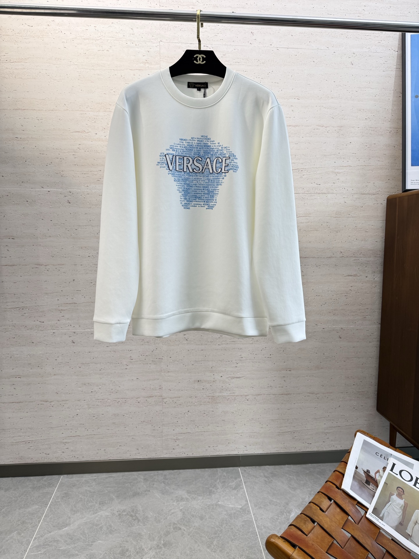 NO:625941,VER25SS men's round neck long-sleeved sweatshirt in autumn and winter....Versatile for commuting, it not only needs a simple style, but more importantly, its fabric texture can conquer the public and become a hot item!  Made of comfortable cotton supplied by customers, it has a close and skin-friendly touch. Secondly, the stiffness and drape are very good. The moment you get the actual product, you will have an unlimited desire to repurchase!  !  !  Size M-4XL,,hoodie,sweatshirts,alexander wang19860909VER25SS秋冬男士圆领长袖卫衣.......通勤百搭款,不仅需要样式版型简洁 更重要是它的面料质感才能征服大众成为炙手可热的热门单品！客供舒适棉打造 绵密亲肤的触感,其次挺括感与垂坠感都相当出色,实物到手瞬间让你有无限回购的渴望！！！码数M-4XL,,hoodie,sweatshirts,alexander wang,Men's clothing