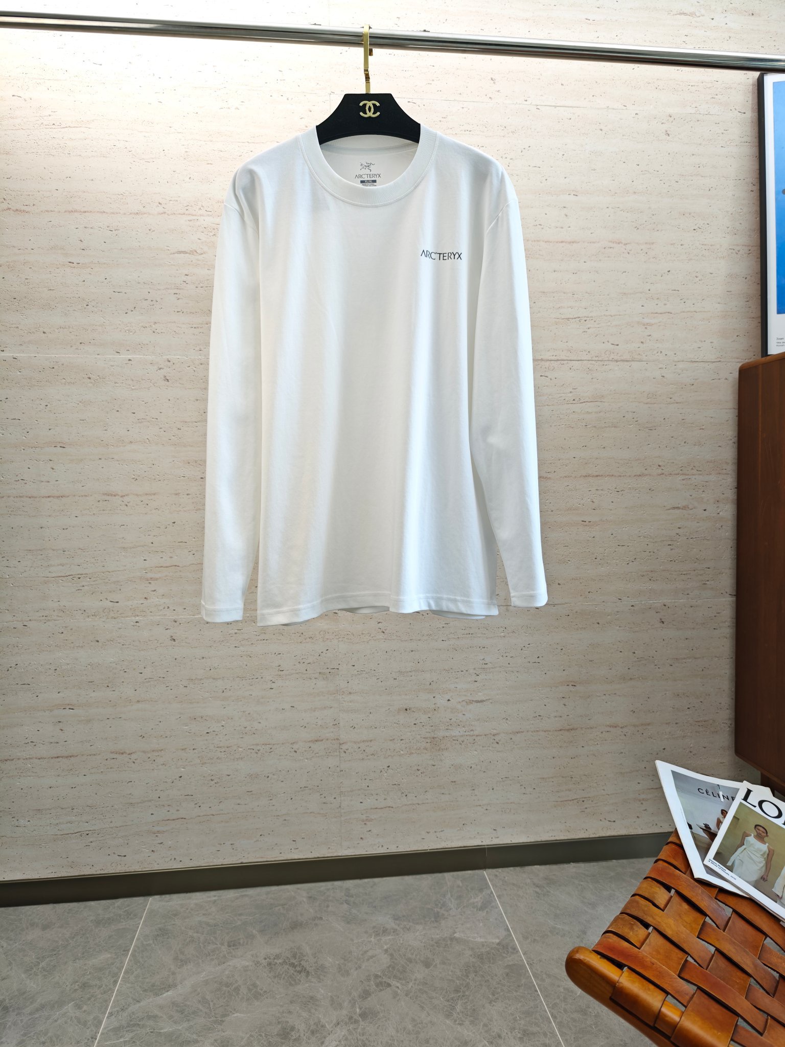 NO:644689,ARC25SS men's round neck long-sleeved sweatshirt in autumn and winter....Versatile for commuting, it not only needs a simple style, but more importantly, its fabric texture can conquer the public and become a hot item!  Made of custom-supplied cotton, it has a close-to-skin feel. Secondly, the stiffness and drape are excellent. The moment you get the actual product, you will have an endless desire to repurchase!  !  !  Size M-3XL,,hoodie,sweatshirts,alexander wang19860909ARC25SS秋冬男士圆领长袖卫衣.......通勤百搭款,不仅需要样式版型简洁 更重要是它的面料质感才能征服大众成为炙手可热的热门单品！客供棉质打造 绵密亲肤的触感,其次挺括感与垂坠感都相当出色,实物到手瞬间让你有无限回购的渴望！！！码数M-3XL,,hoodie,sweatshirts,alexander wang,Men's clothing