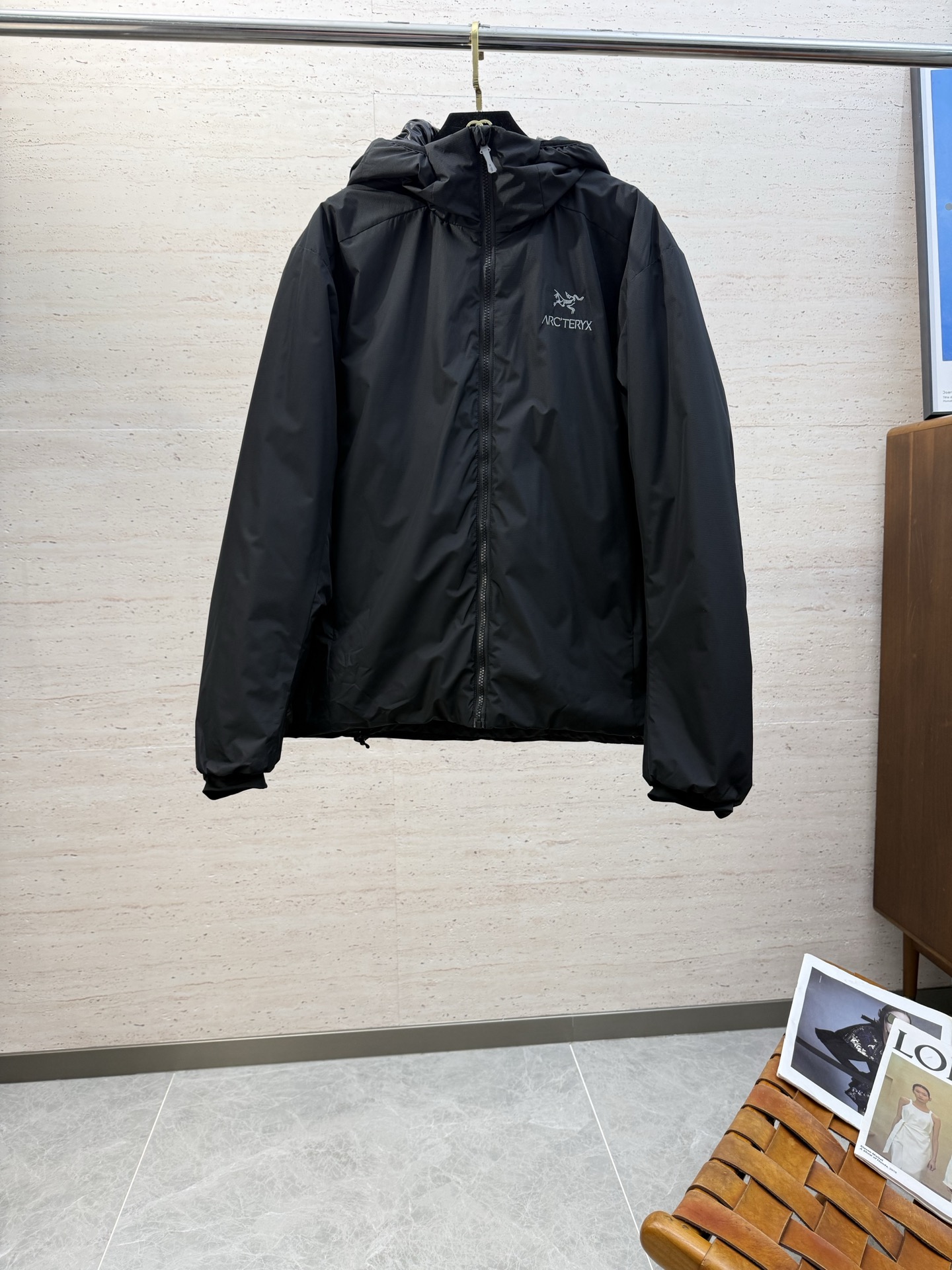 NO:653255,ARC25S new autumn and winter casual hooded jacket and cotton jacket... an absolutely heavy-duty top-notch item, with classic colors and modern ideas for the wardrobe... very high-end texture, extremely wearable and extremely scratch-resistant!  !  !  Size M-2XL,,jackets & coats,jackets & coats,hats,alexander wang19860909ARC25S秋冬新款休闲连帽夹克棉服外套........一款绝对重工的顶级单品,颜色经典衣橱注入现代新意.......非常高档次的质地,实穿性极高 挺刮性极好！！！码数M-2XL,,jackets & coats,jackets & coats,hats,alexander wang,Men's clothing